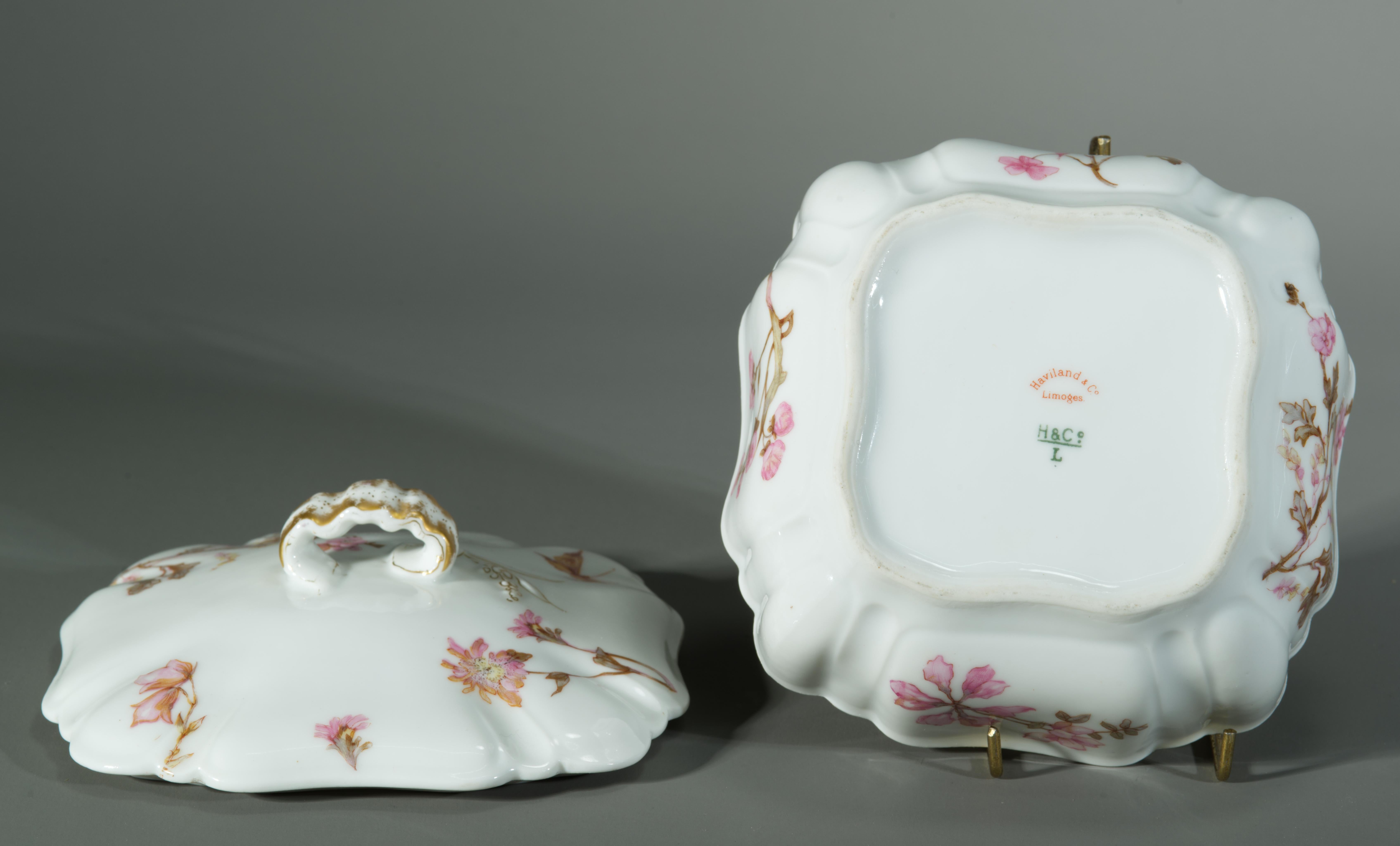 Scatola e coperchio in porcellana Haviland Limoges, 1876-1889 In condizioni buone in vendita a Clifton Springs, NY