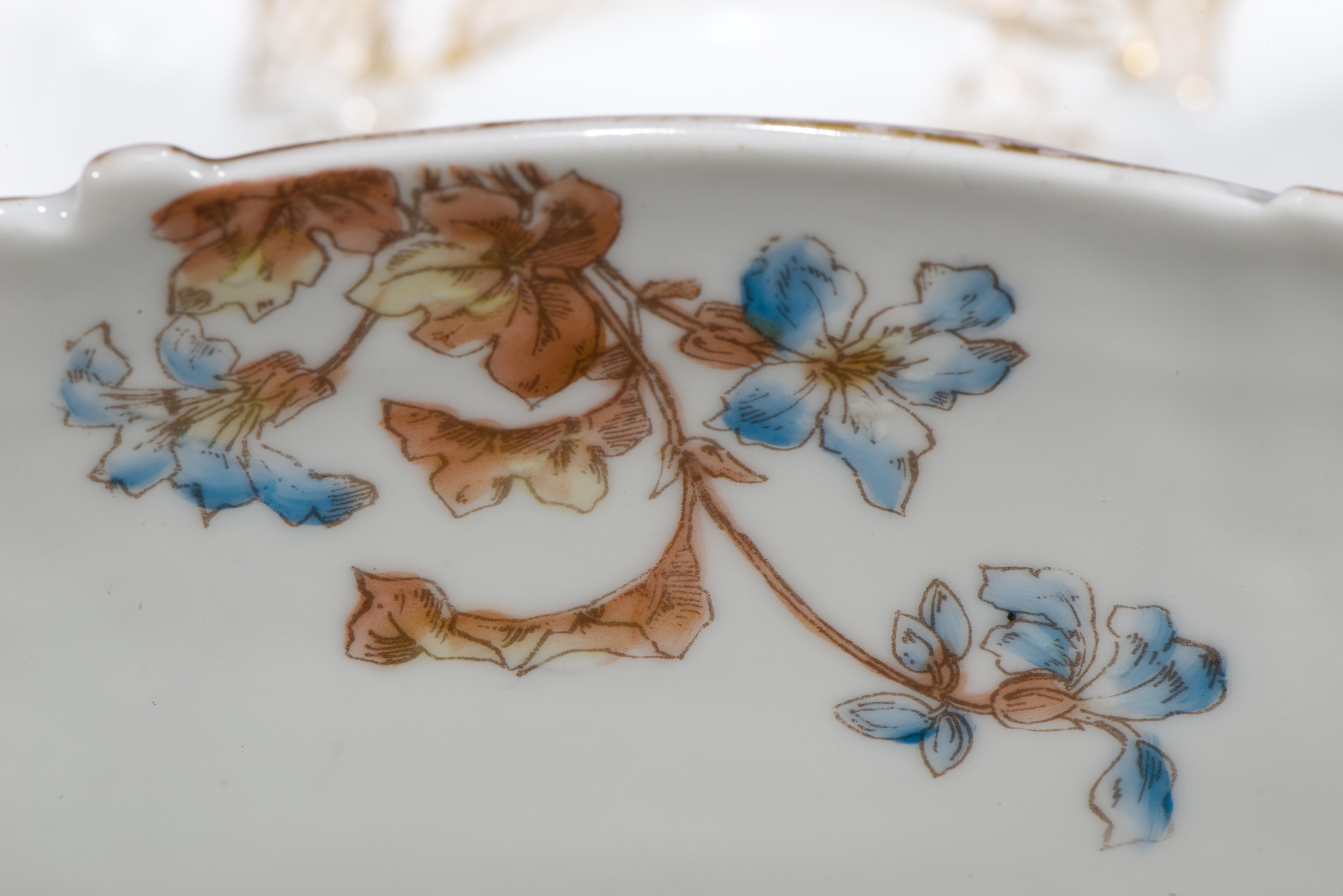 Haviland Limoges Porcelain Serving or Salad Bowl, Flowers, 1882-1891 For Sale 3