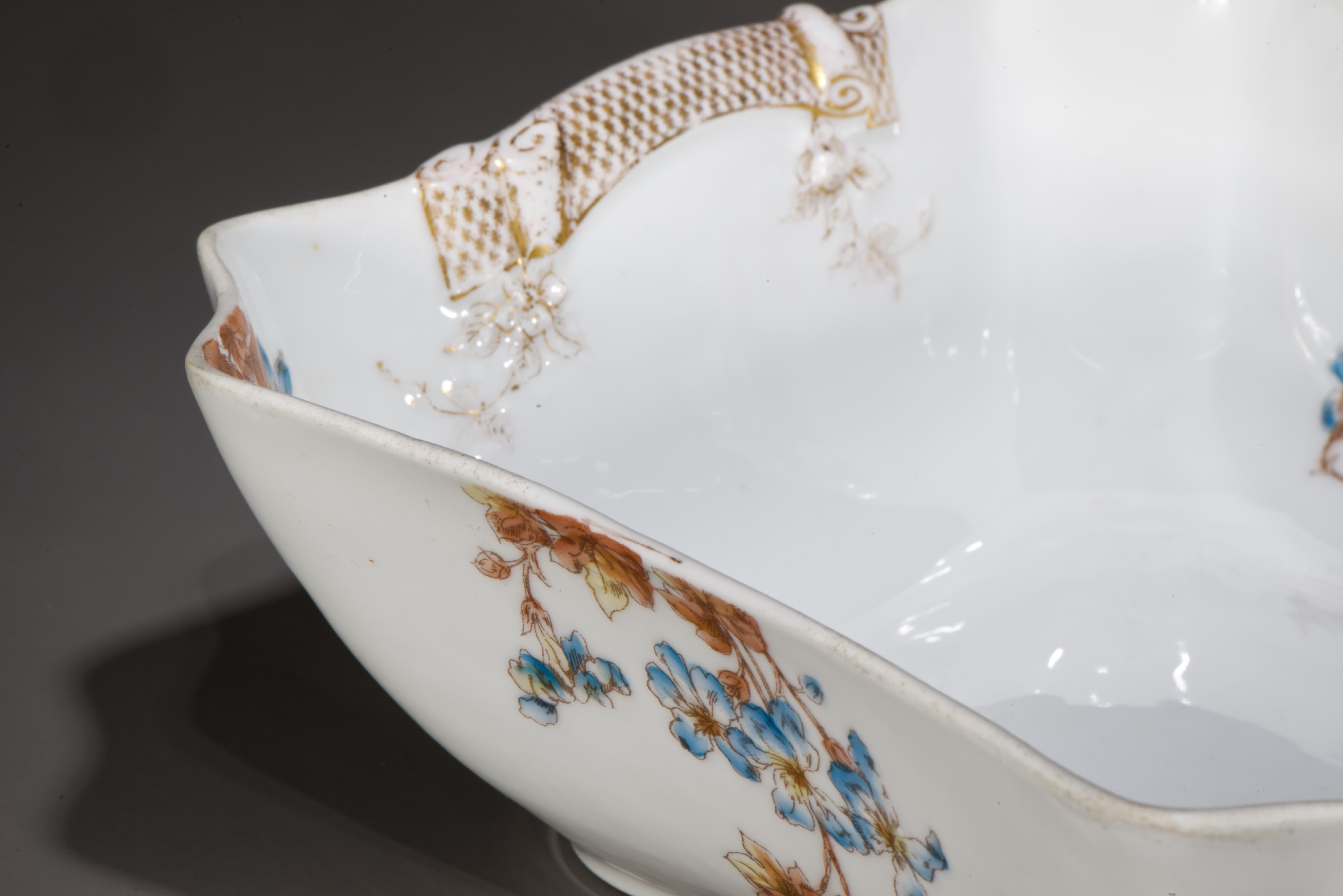 Haviland Limoges Porcelain Serving or Salad Bowl, Flowers, 1882-1891 In Good Condition For Sale In Clifton Springs, NY