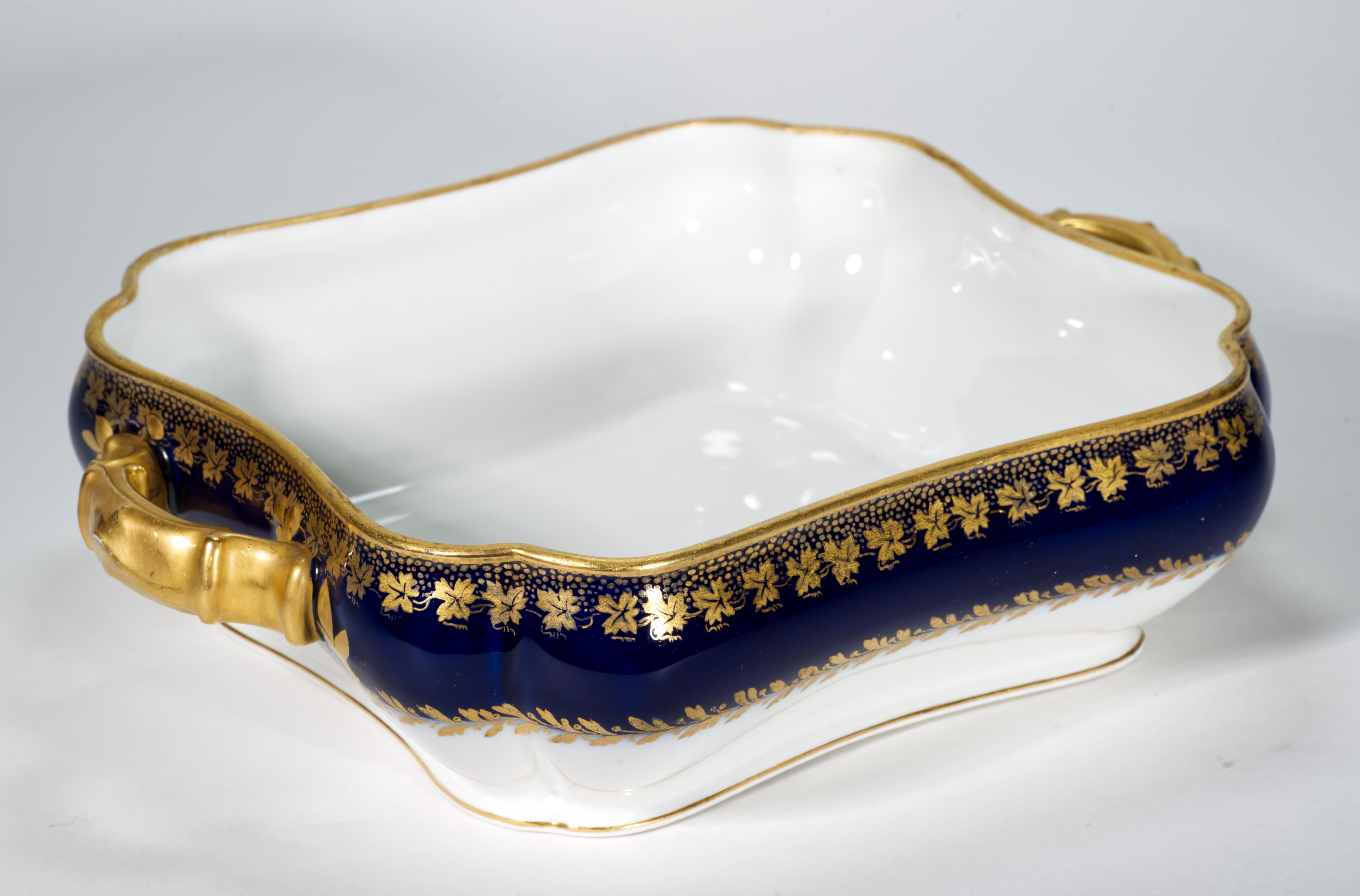 Francese Ciotola Haviland Limoges con manici, blu cobalto e oro, 1887 in vendita