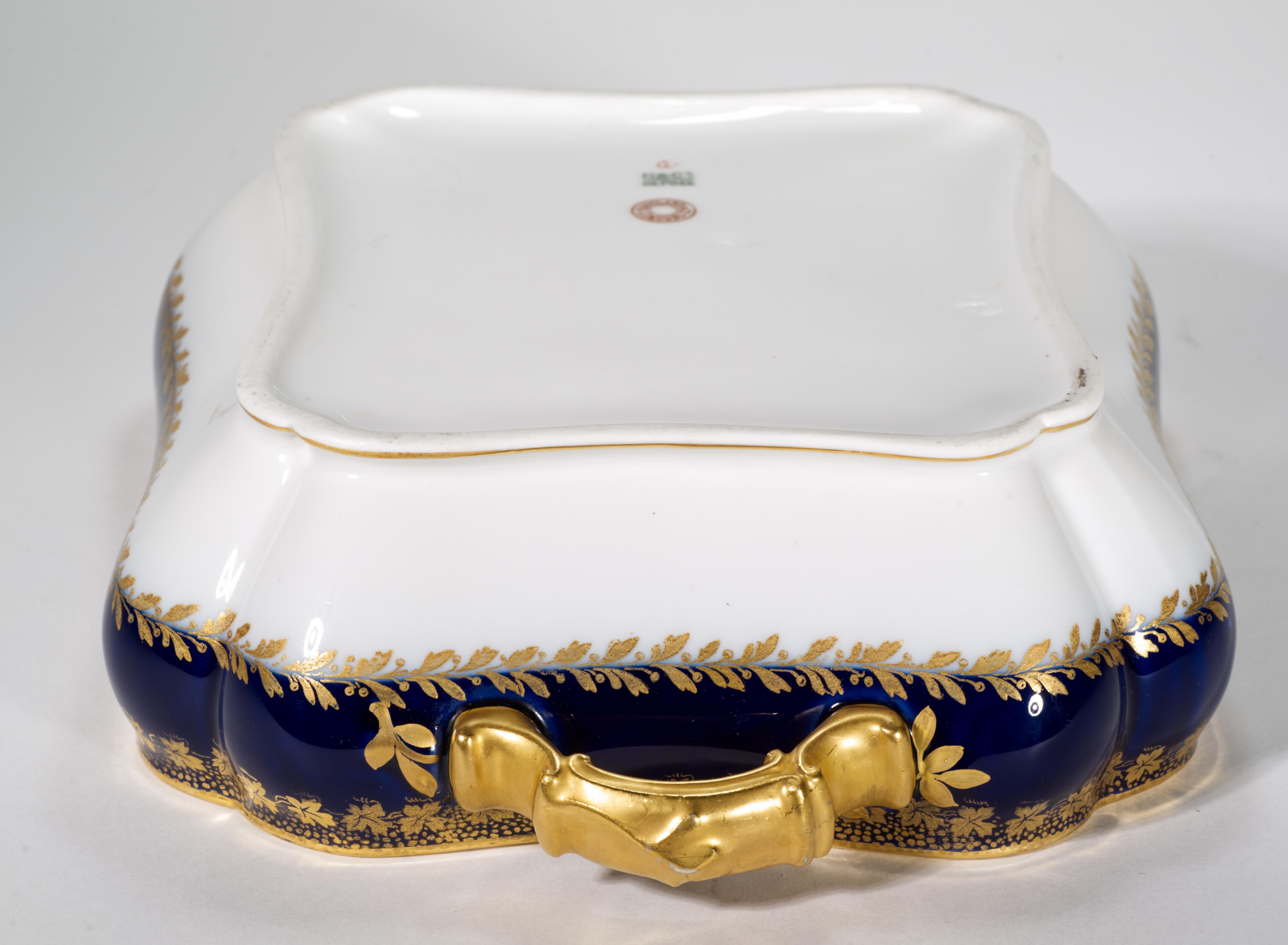 Fatto a mano Ciotola Haviland Limoges con manici, blu cobalto e oro, 1887 in vendita