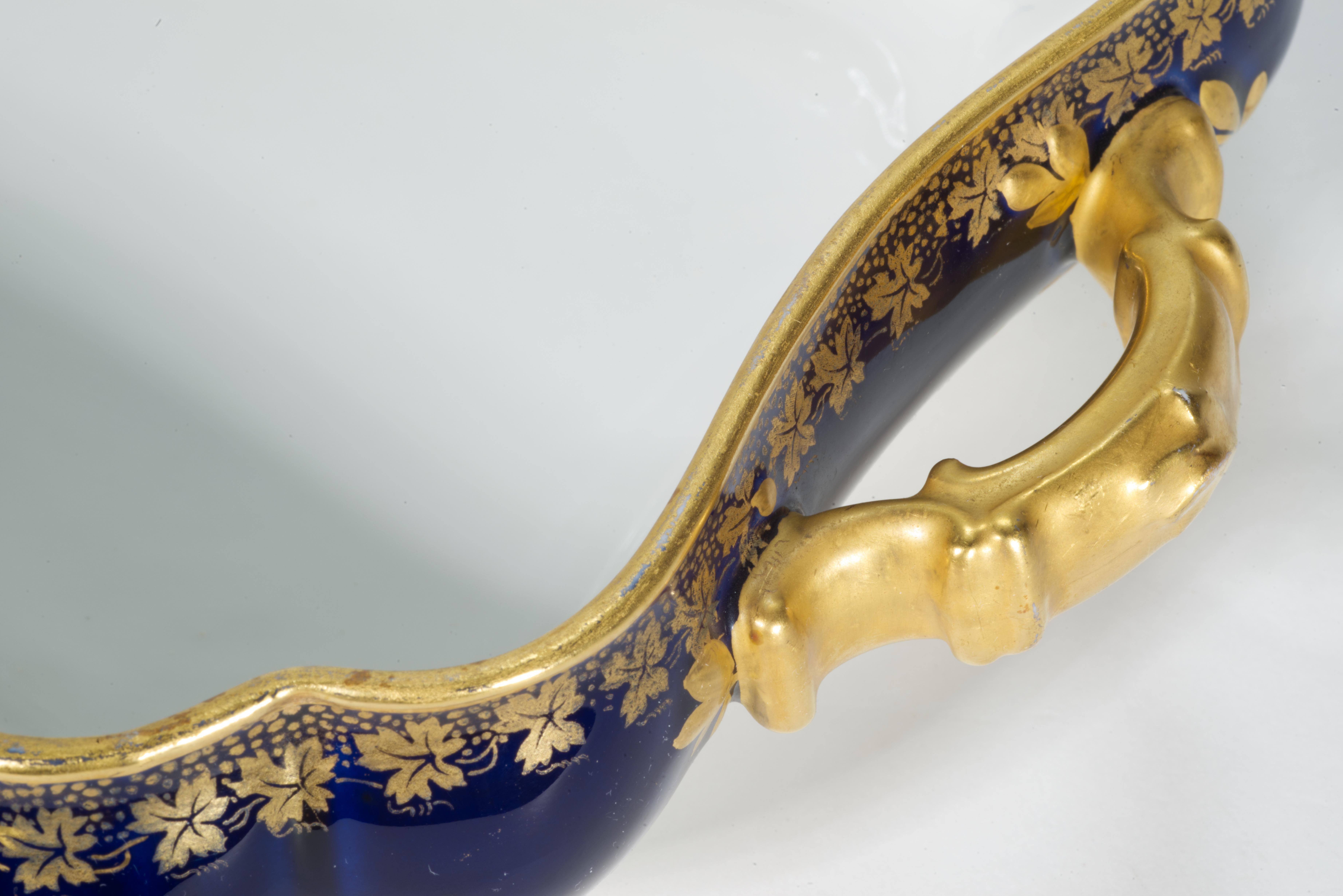 Fine XIX secolo Ciotola Haviland Limoges con manici, blu cobalto e oro, 1887 in vendita