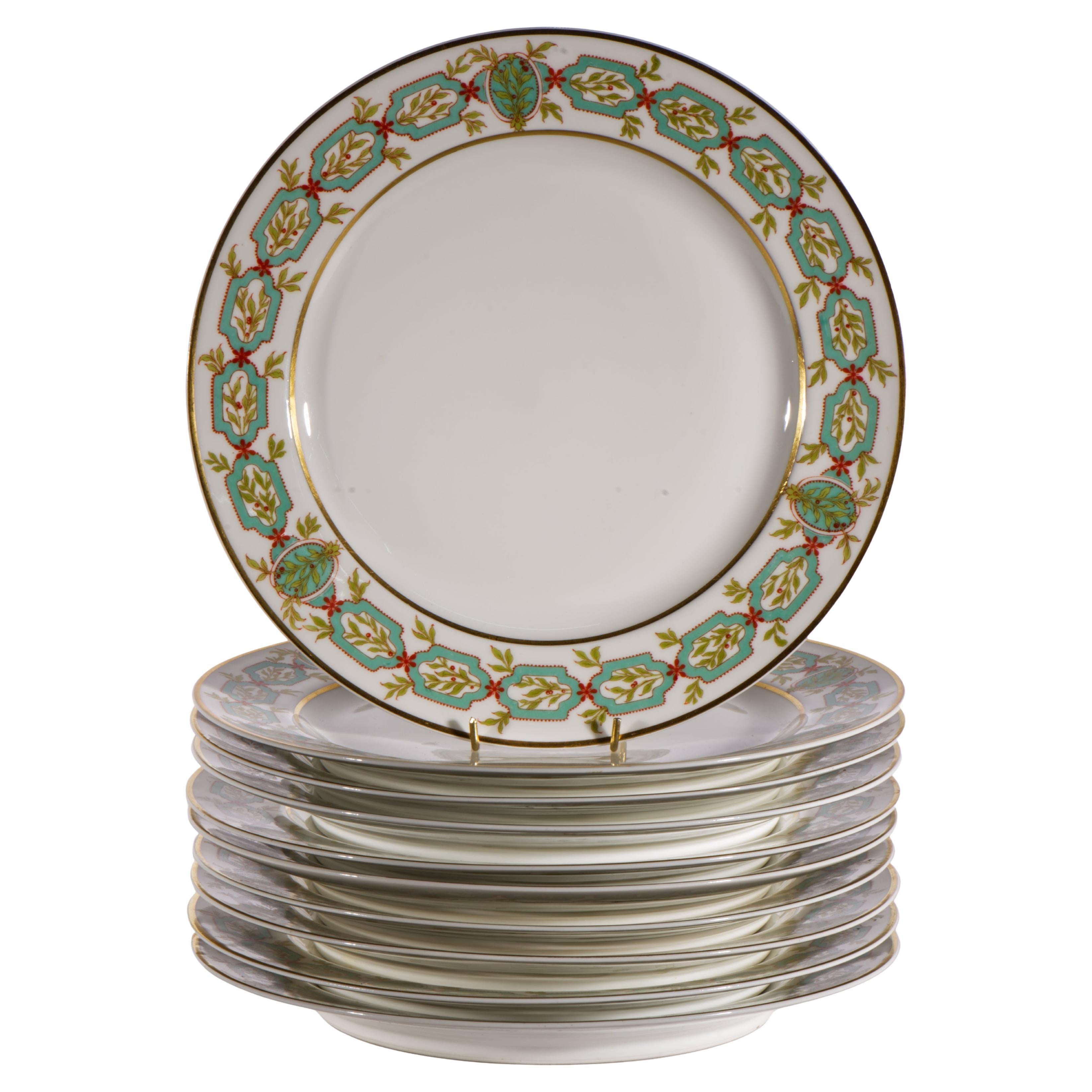 Ensemble de 10 assiettes plates en porcelaine de Limoges, décor de guirlandes, 1894-1931