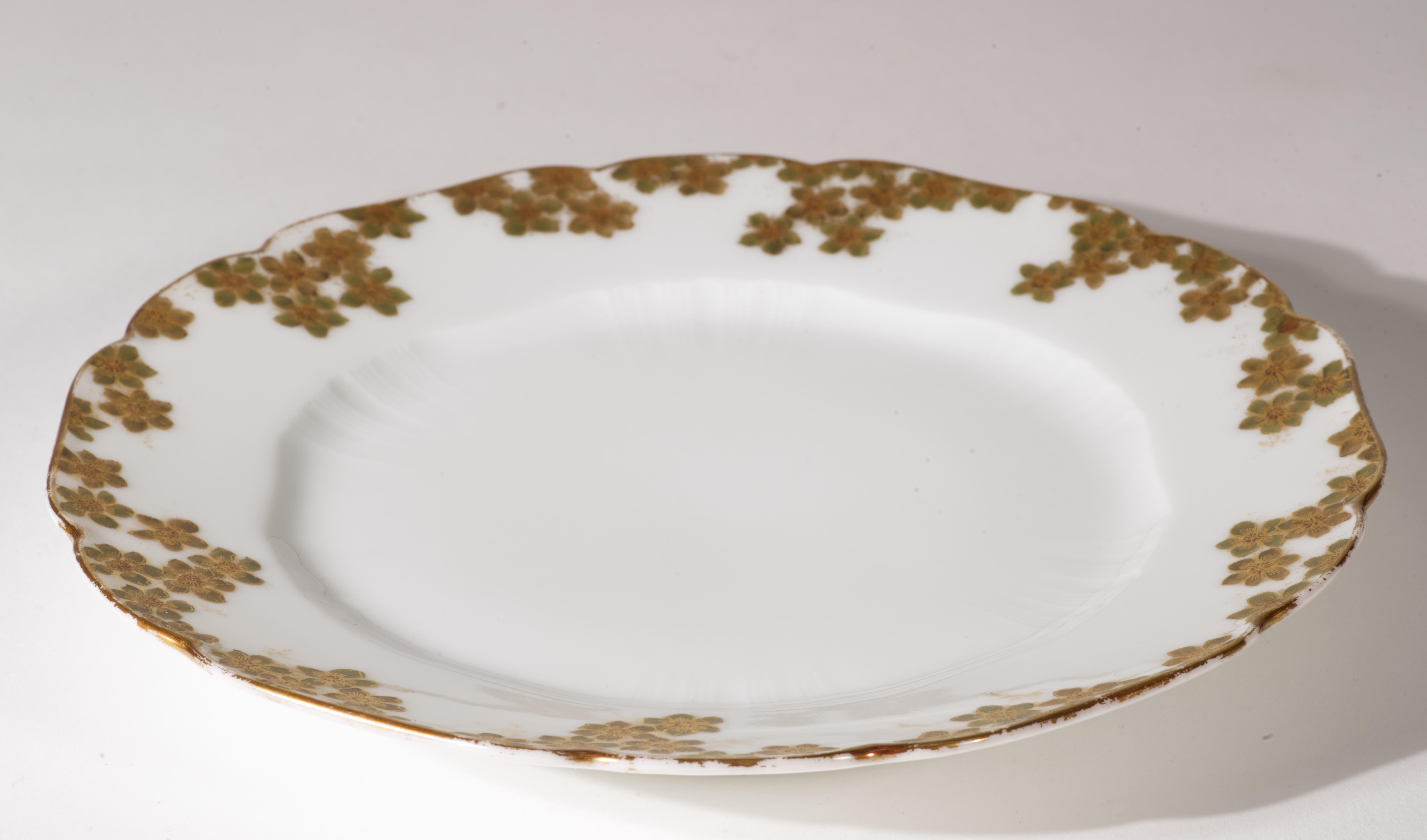 Haviland Limoges Juego de 6 Platos de Porcelana con Decoración Floral Dorada y Verde Musgo en venta 1