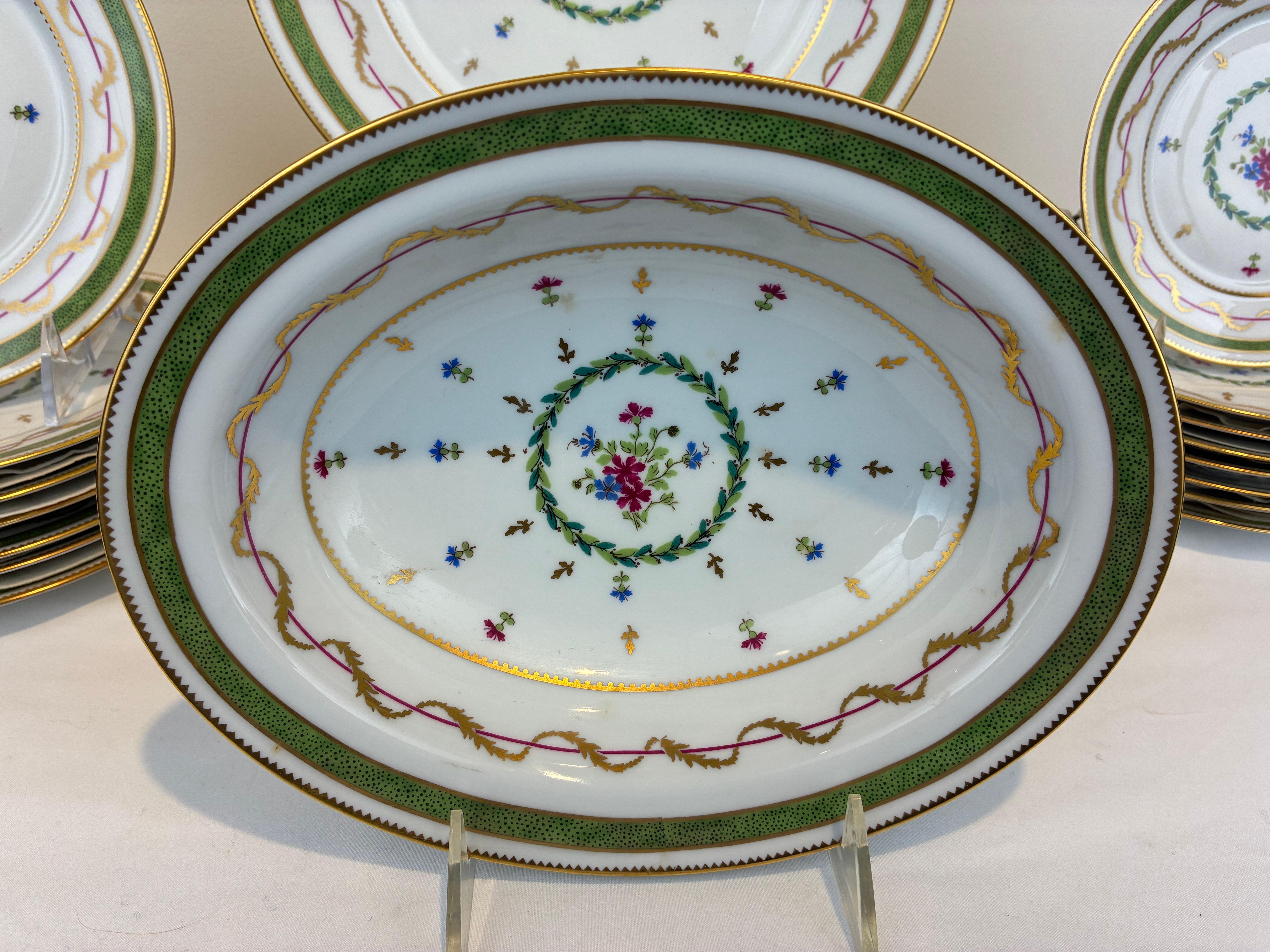 Haviland Limoges Vieux Paris Porcelain service for Eight (Neoklassisch) im Angebot