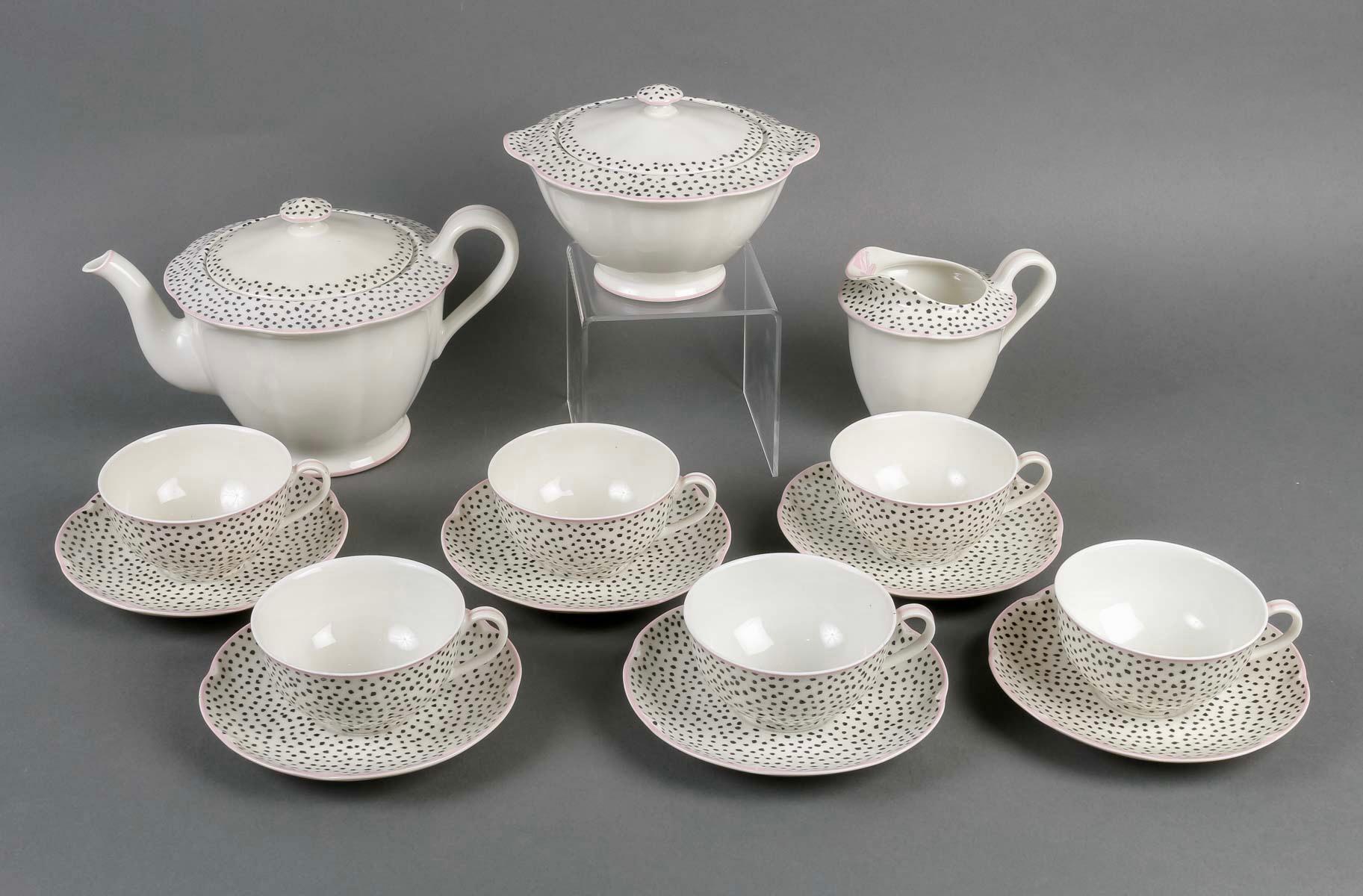 Coffee Set made in Limoges porcelain by Haviland and Suzanne Lalique.
All pieces are signed.

All pieces are in perfect condition.

Service including: 
 - 6 cups and 6 saucers
- 1 coffee pot
- 1 milk jug
- 1 sugar pot