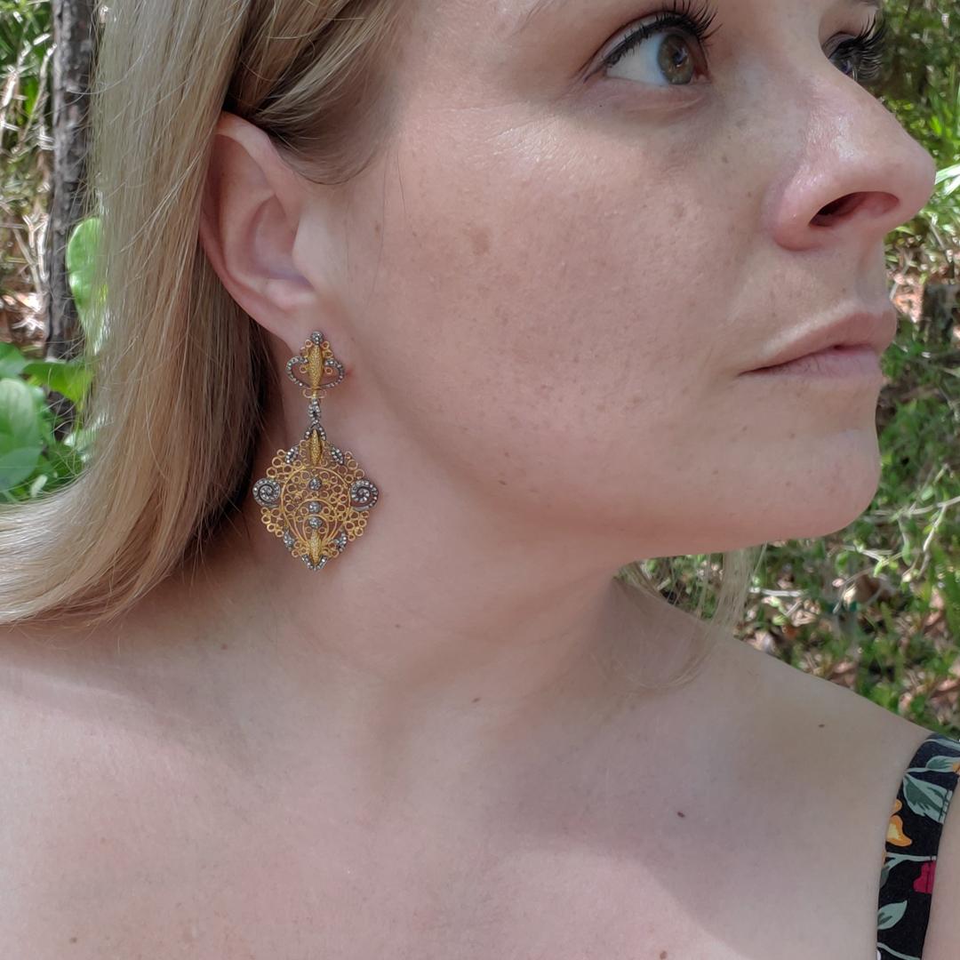 The Palace of Winds in India inspires these lightweight yet dramatic 18kt yellow gold earrings. Hawa means wind and the screen windows on the Palace are like the circles in the earrings, allowing the wind to move gently through them. The 953 windows