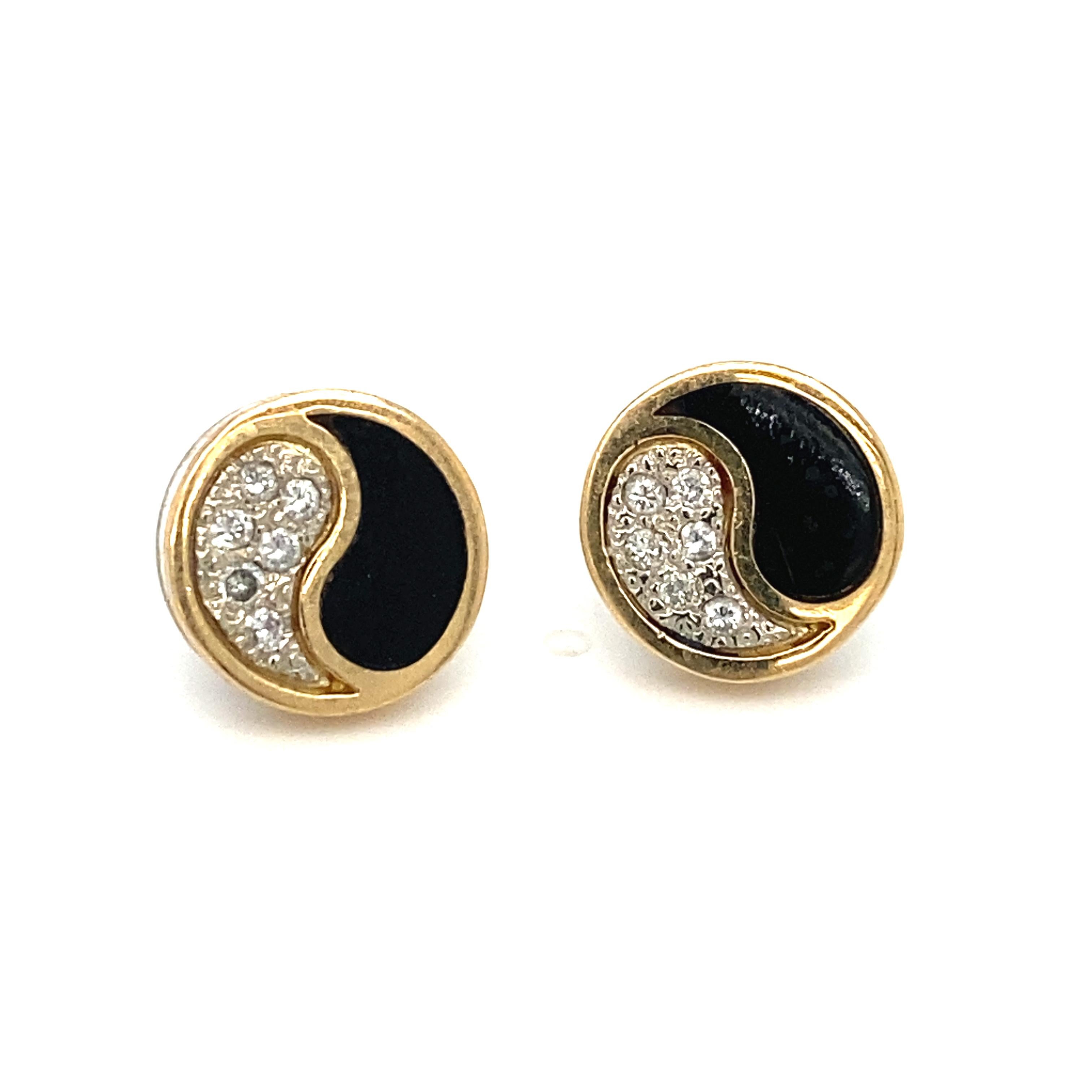 Item Details: These stud earrings have black coral and diamonds in a yin-yang design. Made in Hawaii.

Circa: 2000s
Metal Type: 14 Karat Yellow Gold
Weight: 5.3 GRAMS
Size: 0.5 inch Depth 

Diamond Details:

Carat: 0.25 Carat Total Weight 
Shape: