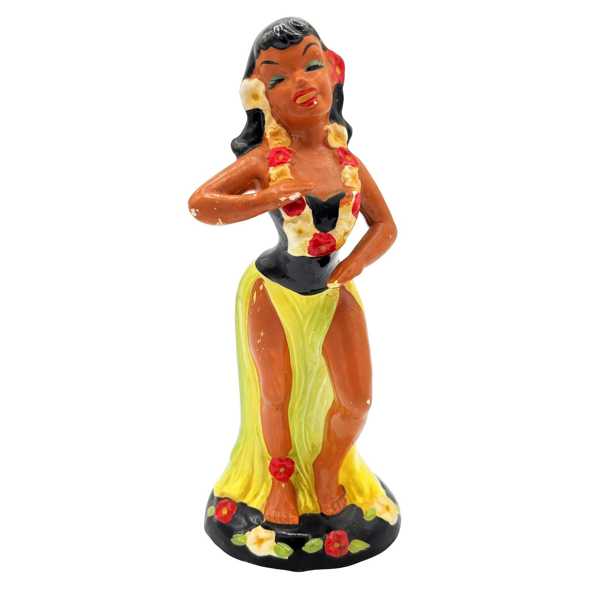 Hawaiian Hula Girl & Ukulele Player Ceramic Statue Set by Kreiss Company In condizioni ottime in vendita a Van Nuys, CA