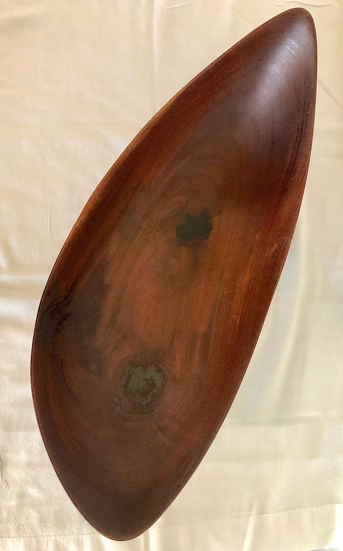 Mid-Century Modern Hawaiian Islands Hand-carved, Canoe-shaped Wooden Bowl For Sale