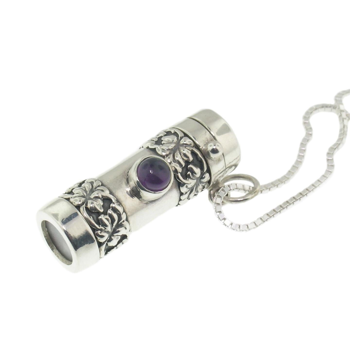 This style of kaleidoscope necklace is clean and elegant, featuring a single bezel-set amethyst cabochon as well as a richly detailed Hibiscus lei motif at either end. The slightly chunky styling of this style has a nice presence.

The optical