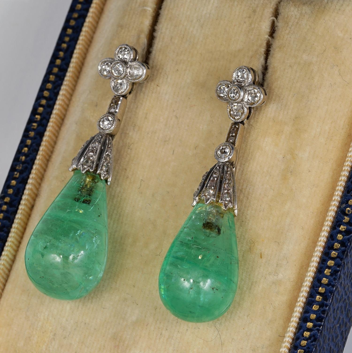 Hawkantiques Art Deco 35.80 Carat Natural Emerald Diamond Platinum Earrings In Good Condition For Sale In Napoli, IT