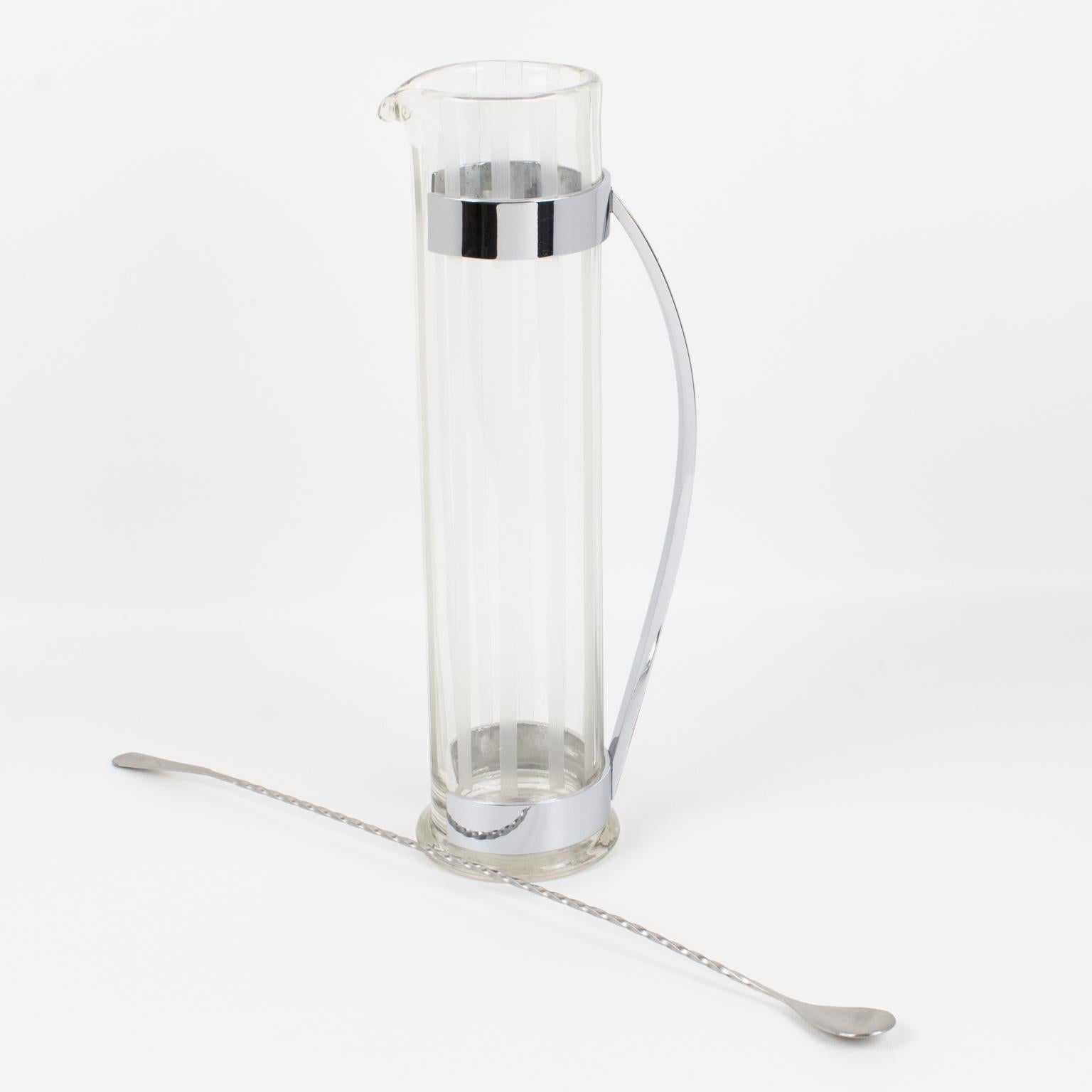 Hawkes Art Deco Handgeblasenes Glas-Bargeschirr mit Wolkenkratzer-Cocktail- Martiniglas-Misch (Metall) im Angebot