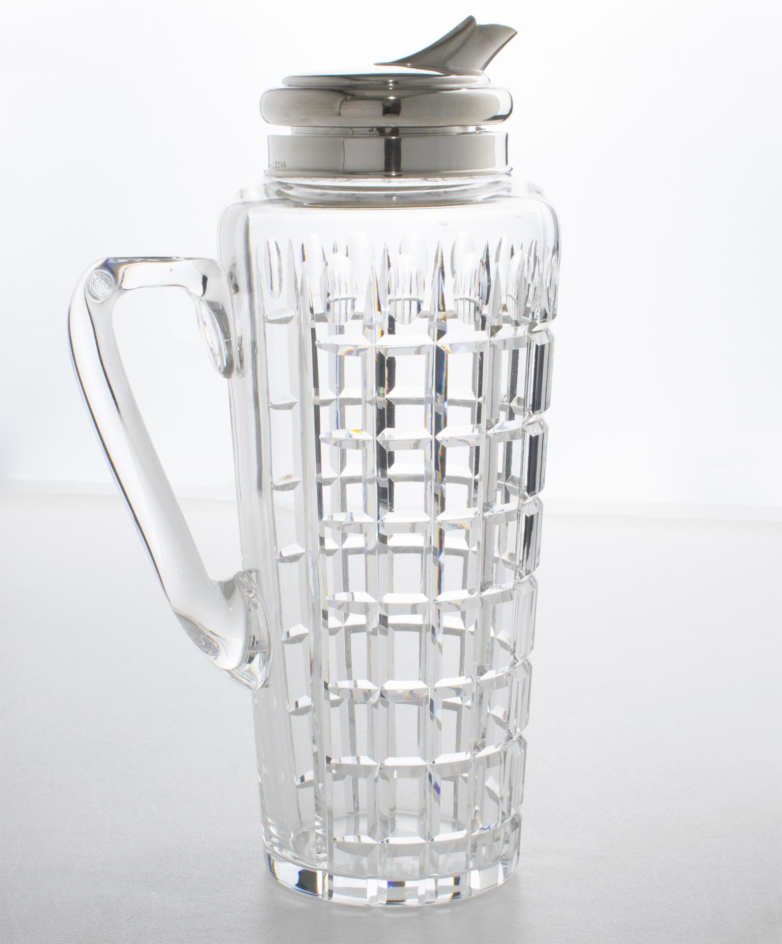 Der amerikanische Silberschmied und Glasmacher Hawkes entwarf und fertigte diesen auffälligen Martini- oder Cocktailkrug-Mixer im Art-déco-Stil. Dieser Bar-Cocktailshaker besticht durch sein elegantes Design mit einem hohen Behälter aus