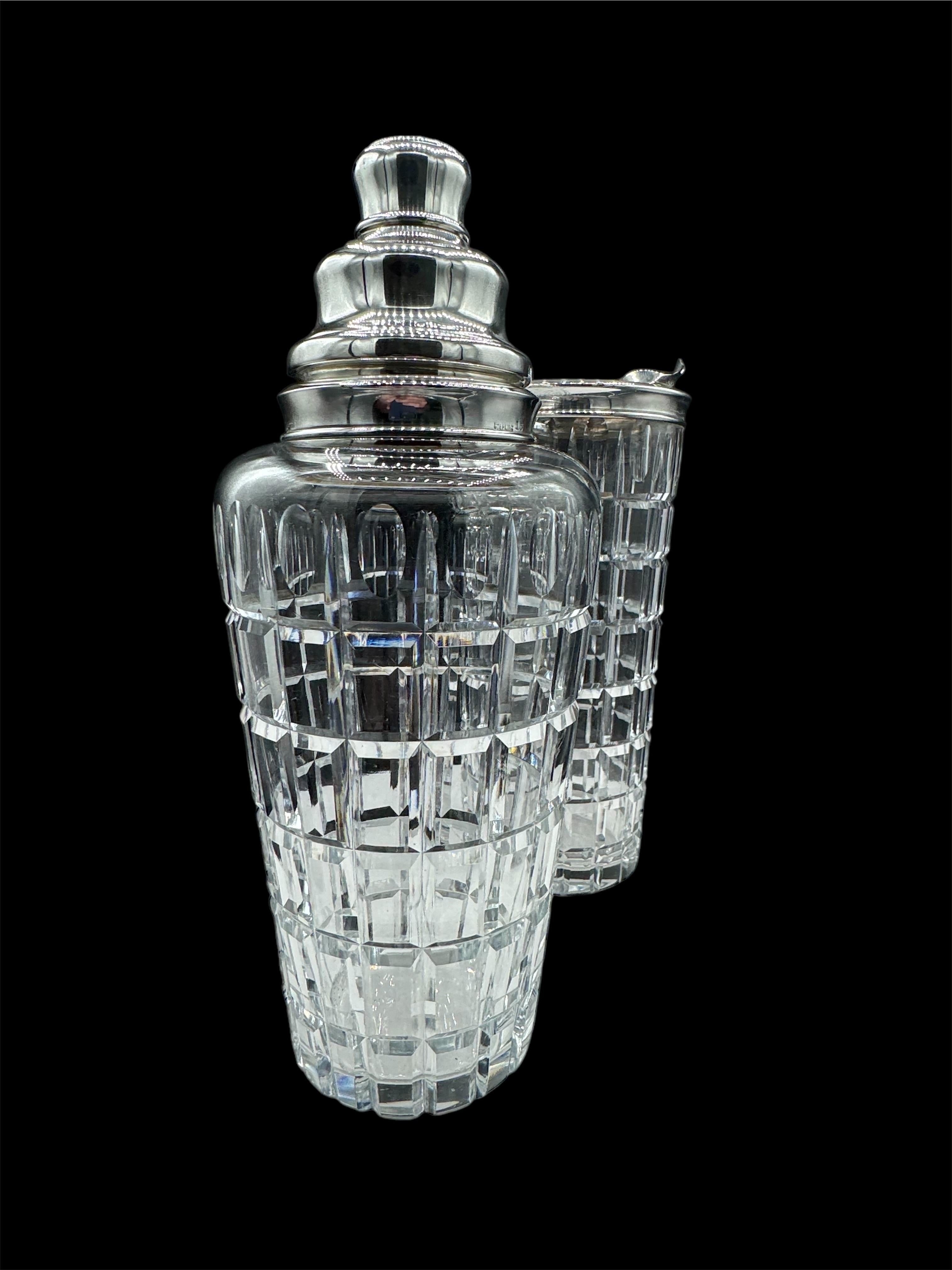 Coctelera y jarra de cristal tallado Hawkes Estadounidense en venta