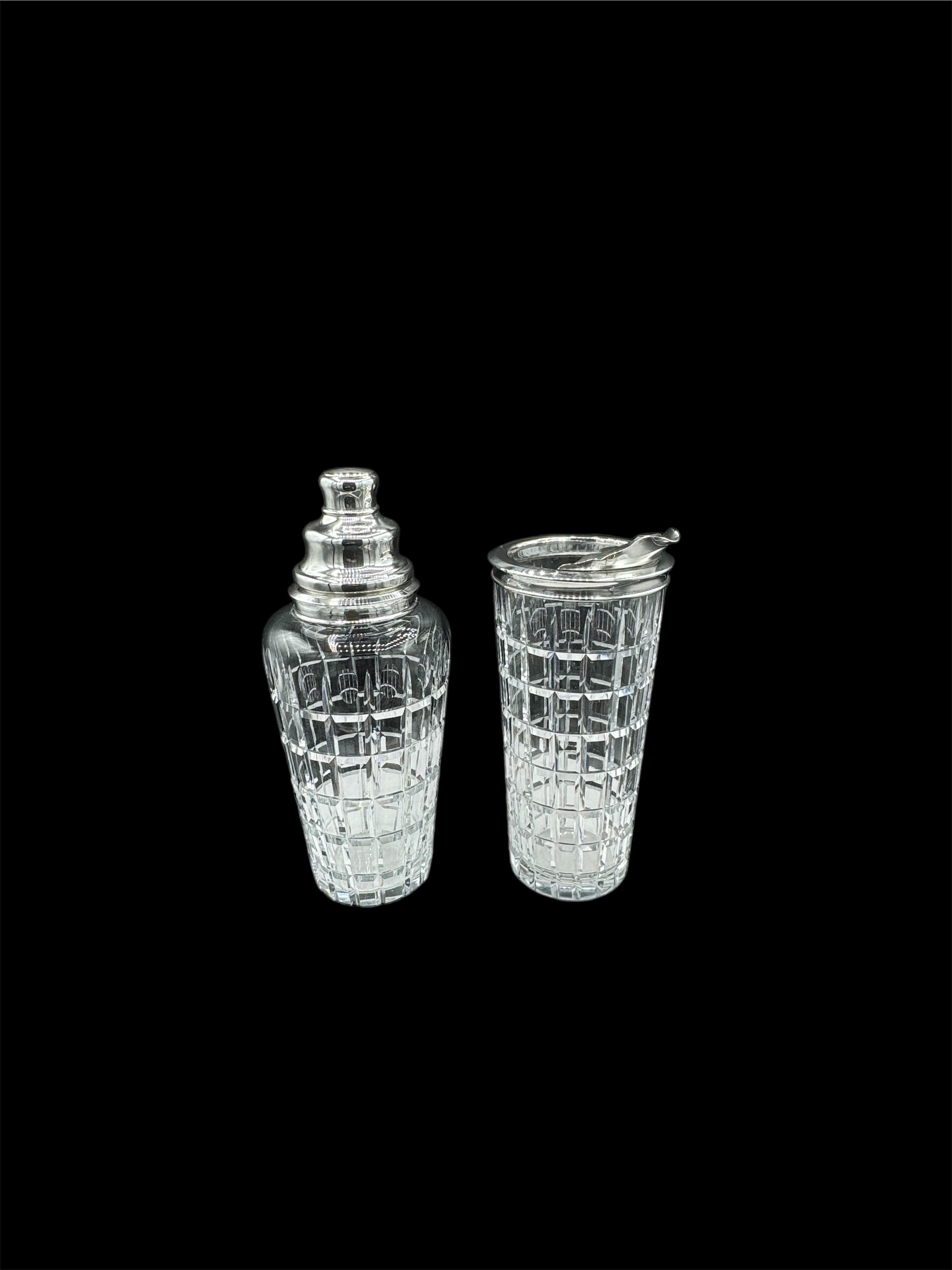 Coctelera y jarra de cristal tallado Hawkes en venta 1