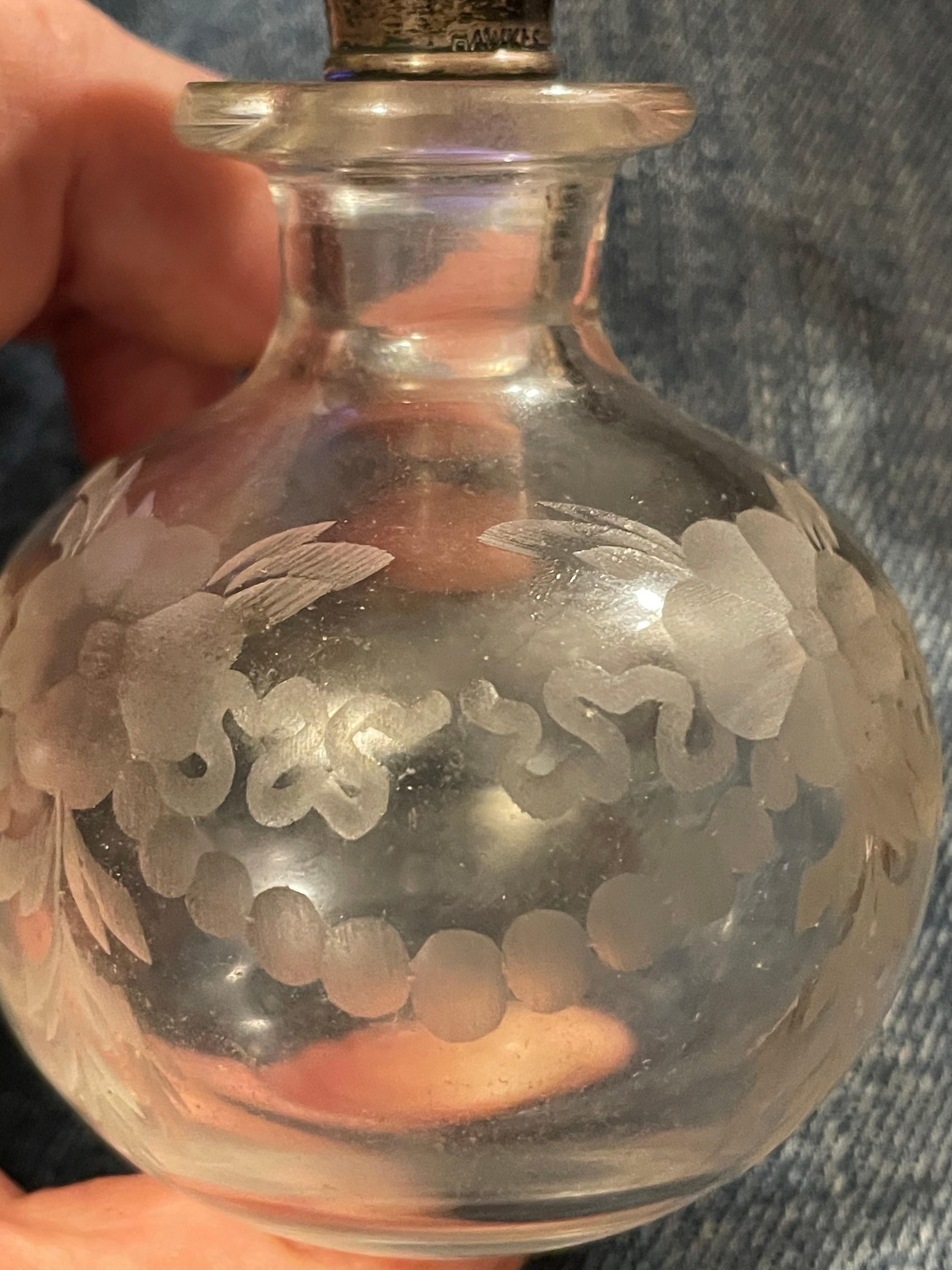Hawkes Cut Glass Etched Crystal Sterling Silver Stopper Vanity Perfume Bottle In Good Condition For Sale In Clifton Forge, VA