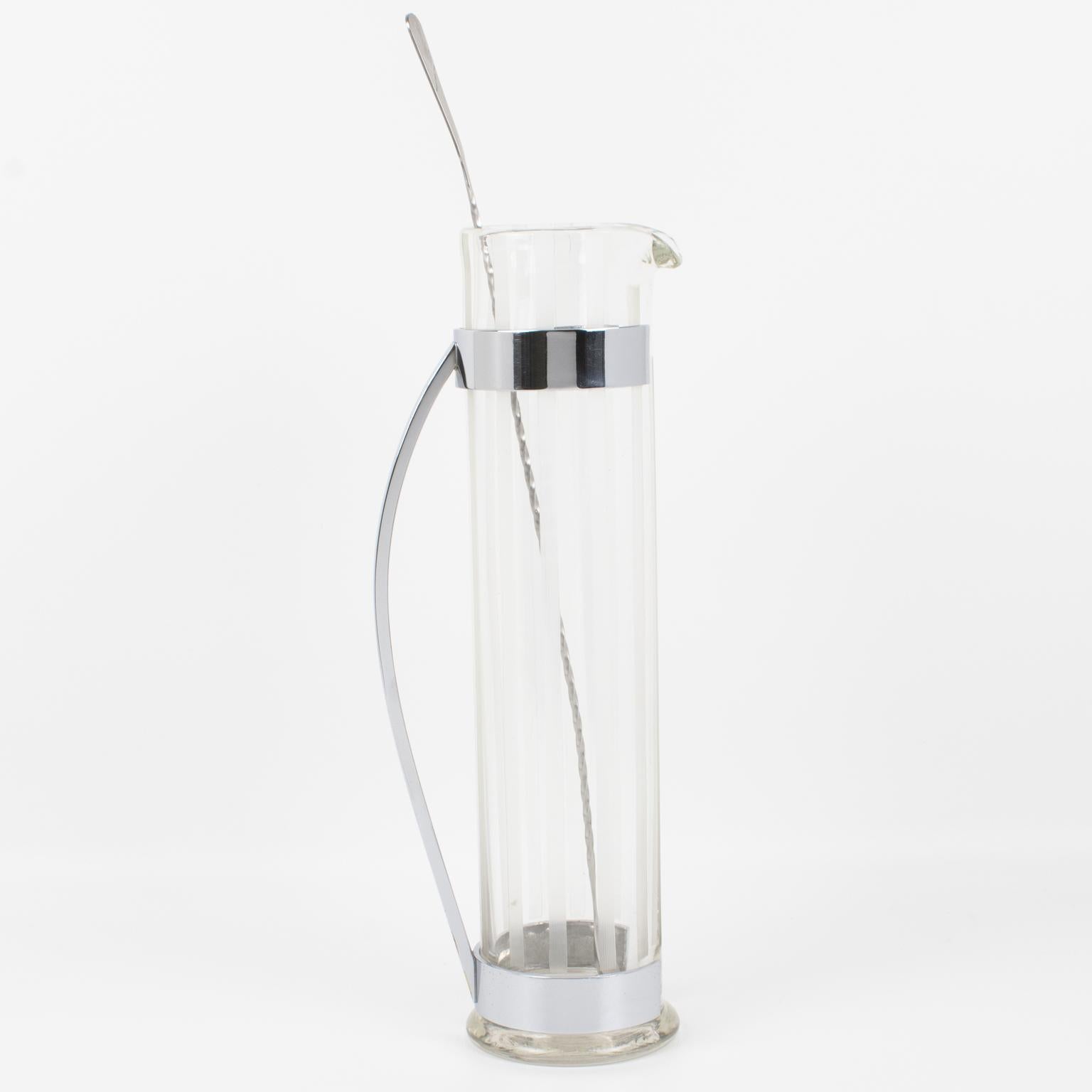 Jarra de cóctel Hawkes Glass and Chrome Barware Skyscraper, circa 1940 Estadounidense en venta