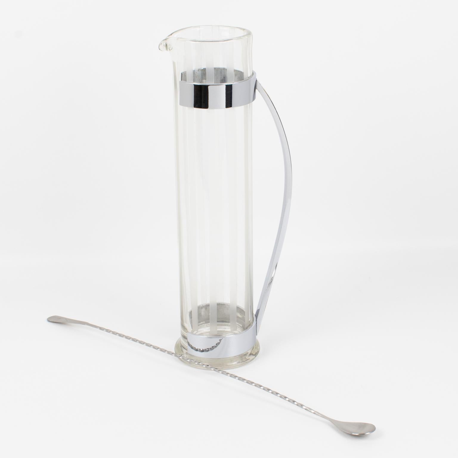 Jarra de cóctel Hawkes Glass and Chrome Barware Skyscraper, circa 1940 en Bueno estado para la venta en Atlanta, GA