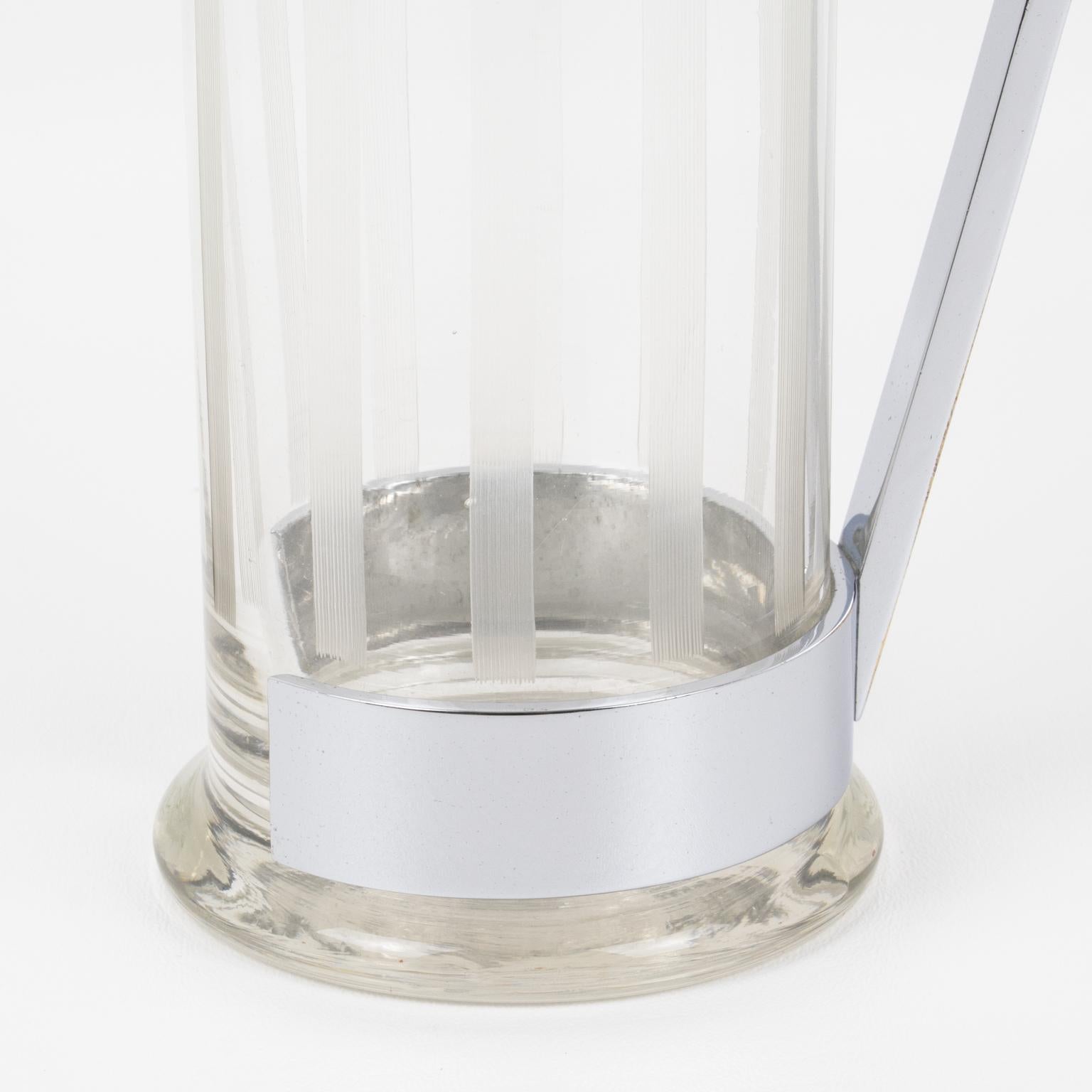 Jarra de cóctel Hawkes Glass and Chrome Barware Skyscraper, circa 1940 Metal en venta
