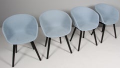 Sillas de comedor Hay modelo AAC22, de tela y roble teñido de negro