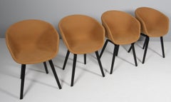 Sillas de comedor Hay modelo AAC22, de tela y roble teñido de negro