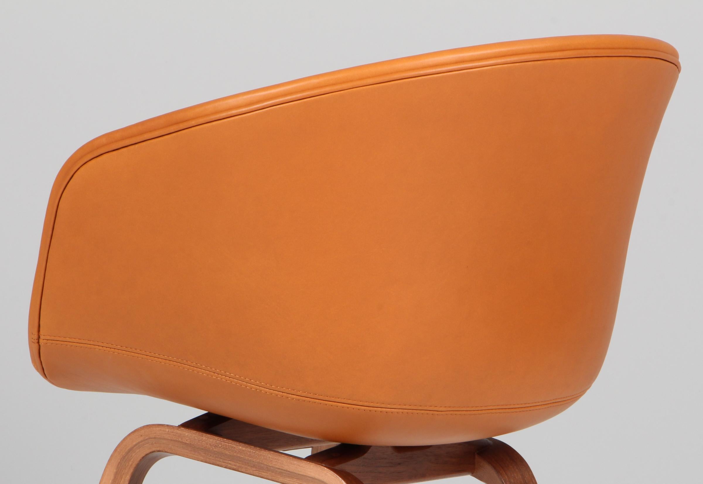 Leather Hay dining chaurs model AAC22, walnut and cognac silk aniline leather For Sale