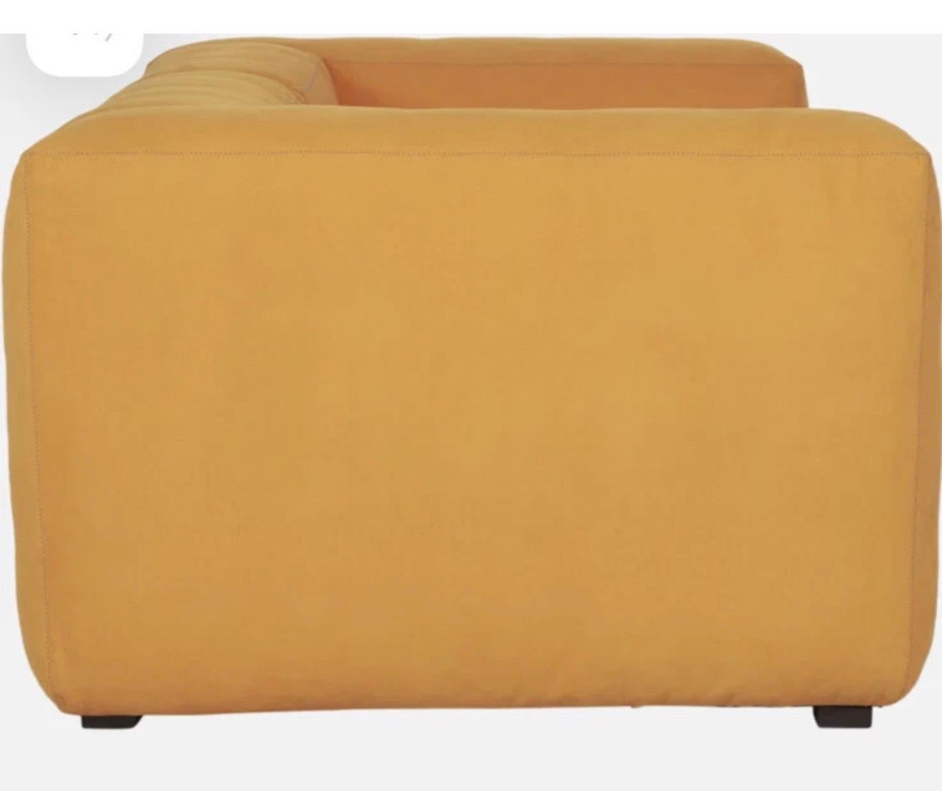 Hay Mags 2.5 Sitzer a herman Miller Brand Orange Vegan Suede (Chinesisch) im Angebot
