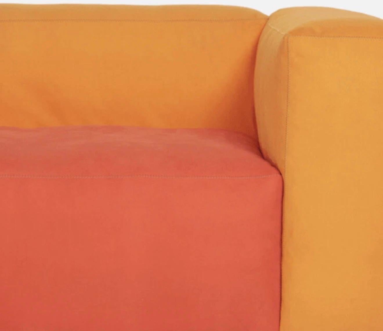 Hay Mags 2.5 Sitzer a herman Miller Brand Orange Vegan Suede im Zustand „Neu“ im Angebot in Commerce, CA