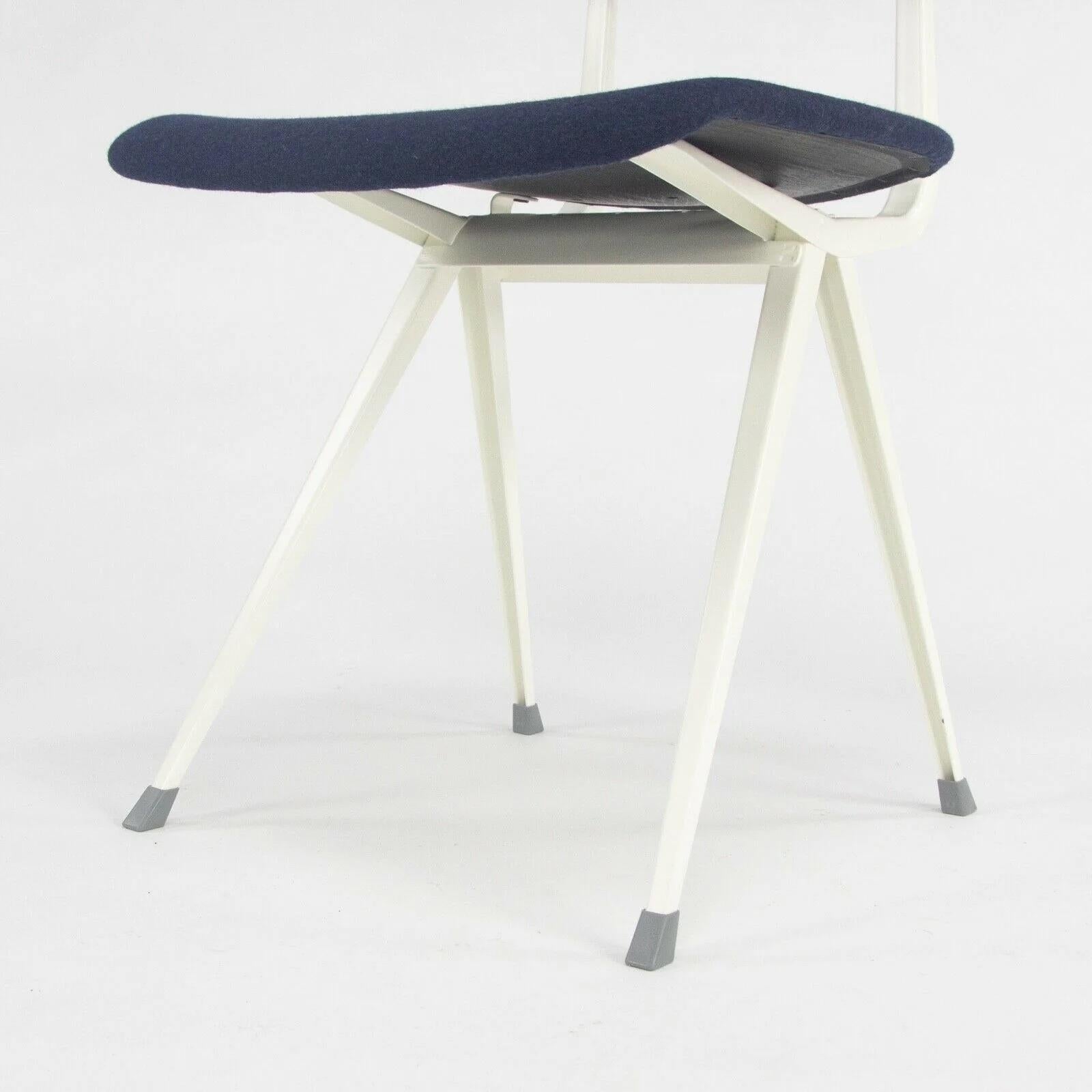 Designed by Friso Kramer and Wim Rietveld in the 1950s, the Result Chair by HAY features a thin steel-sheet base with an oak-based seat and backrest with optimal lightness and strength. Available in a variety of wood finishes and base colours, with