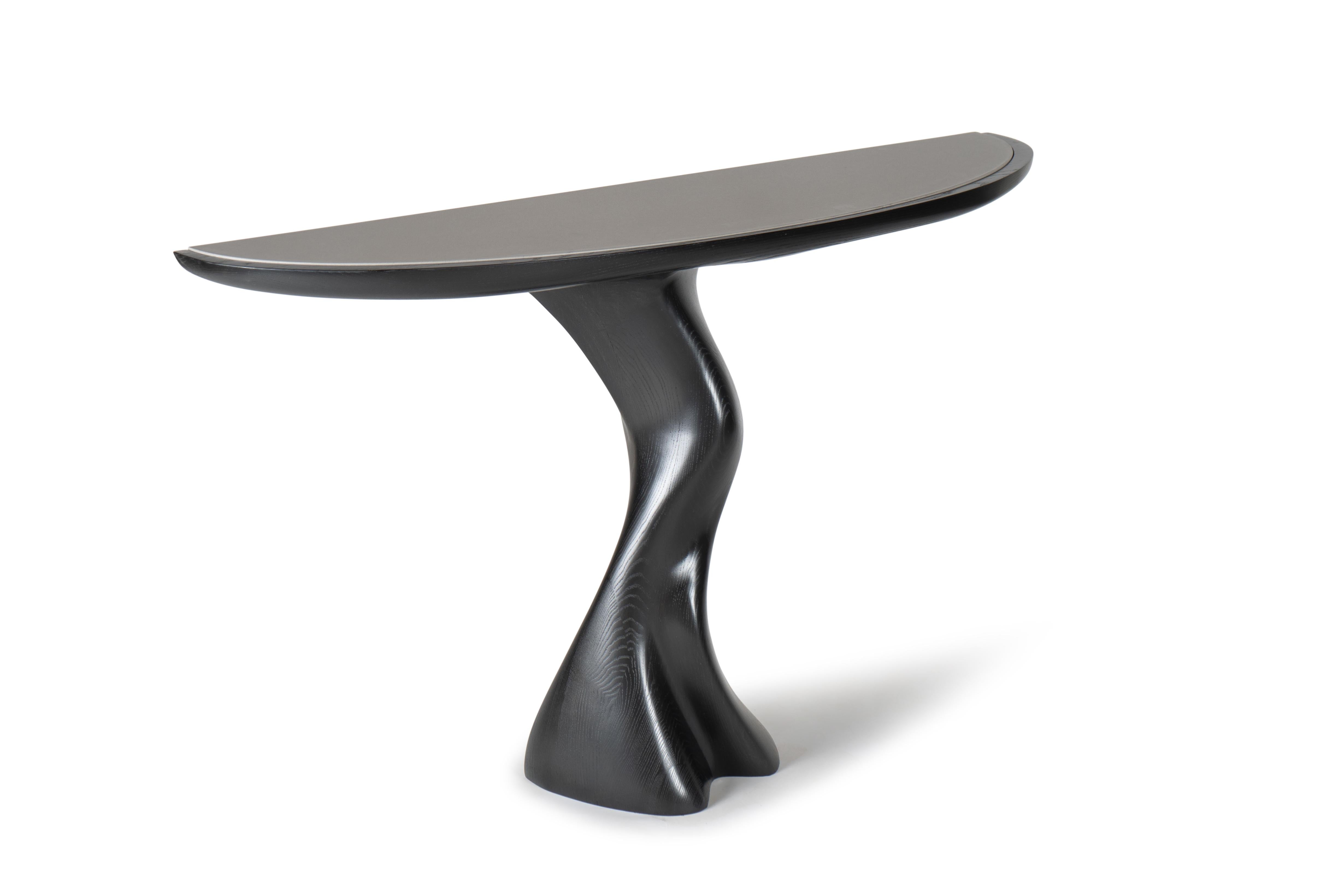 Haya-Konsole, Ebenholz gebeizt auf Eschenholz mit grauer Steinplatte von Amorph (Organische Moderne) im Angebot
