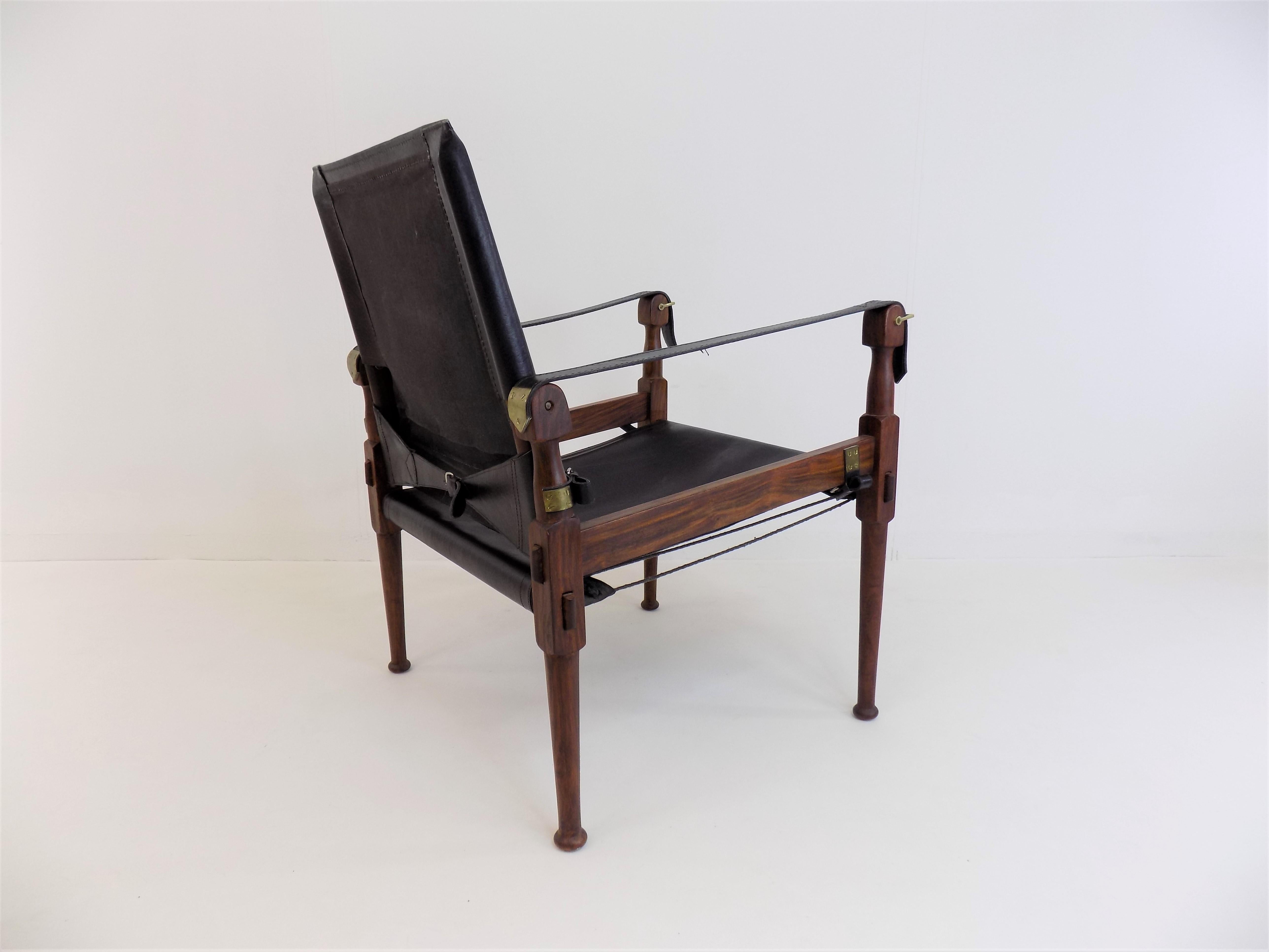 An original Hayat Roorkee Campaign Safari Chair from the 1960s in excellent condition. The black leather shows a nice, minimal patina on both chairs. The wooden frames, in mahogany, are in very good condition. The tensioning cables are all in order,