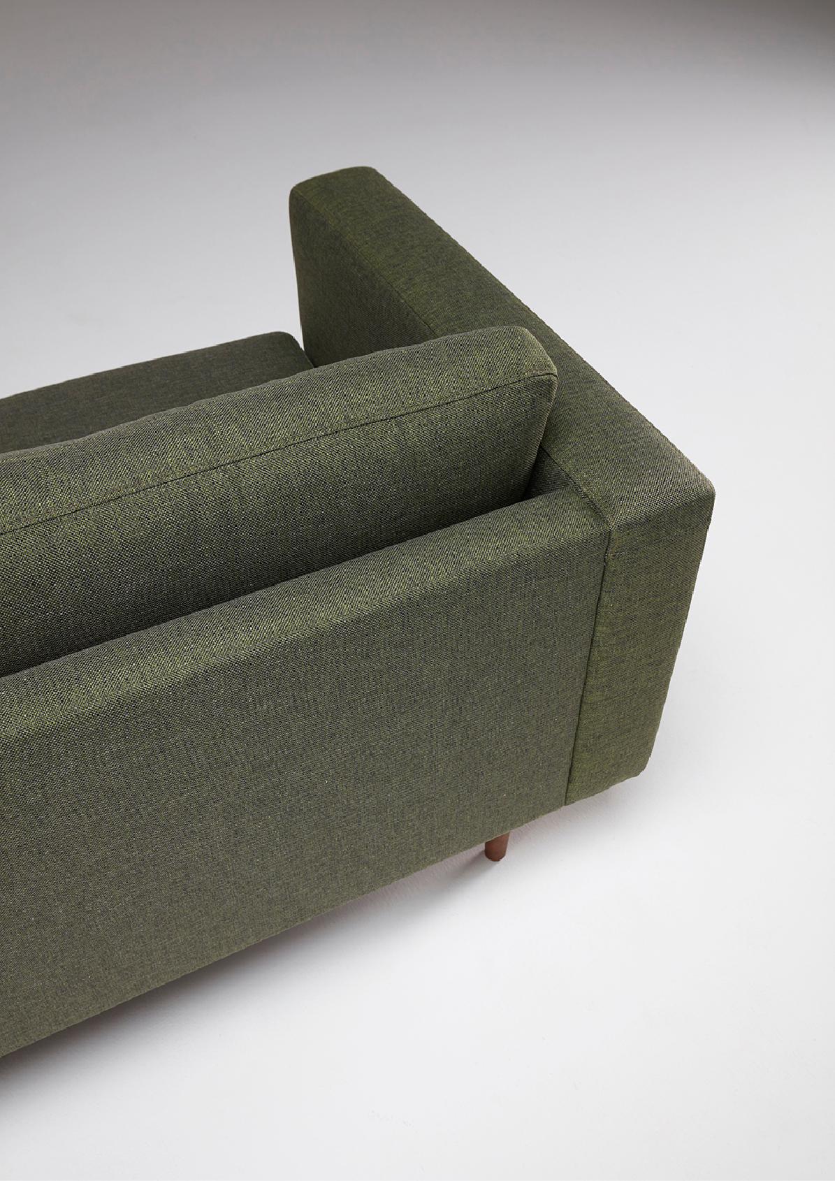 Modern Hayche Clasico 3 Seater Sofa - Green, UK, Made to Order For Sale