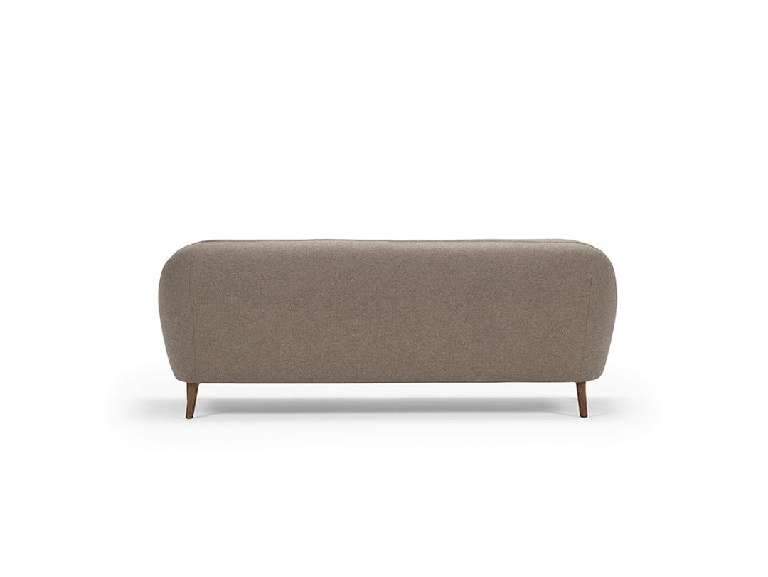 Hayche Curva 2.5 Seater Sofa - Brown, UK, Made to Order In New Condition For Sale In Liverpool, GB