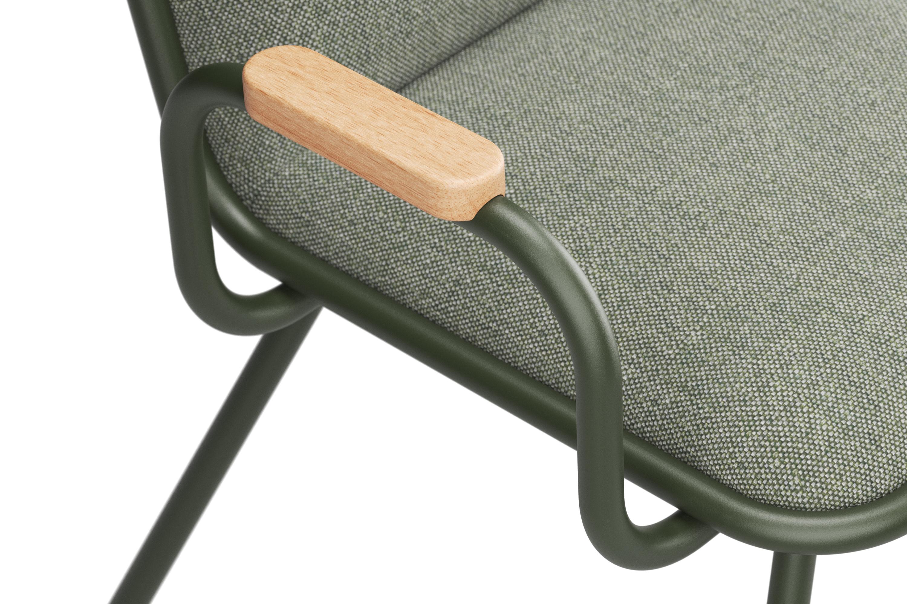 Elevating the classic Dulwich design with the addition of armrests, this Dulwich chair with armrests offers enhanced comfort and support without compromising its timeless appeal. The powder-coated metal frame provides a sturdy foundation, while the