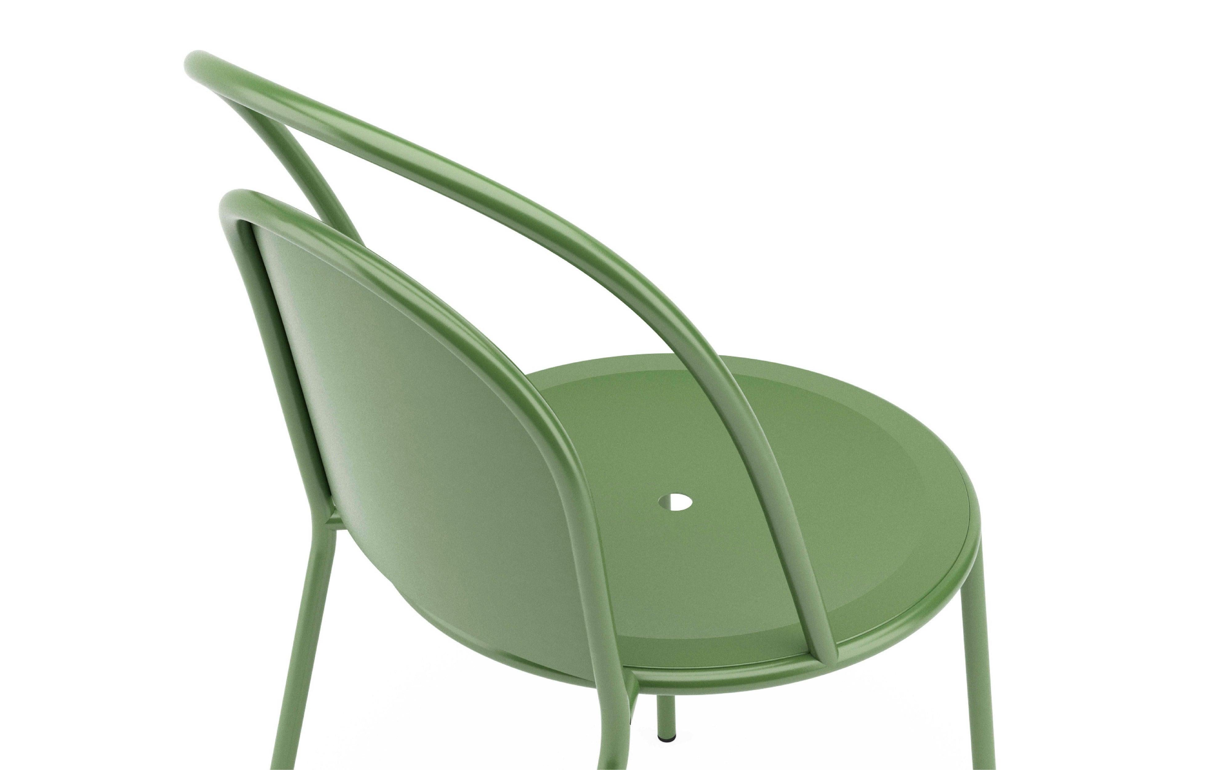 Das Design des Dune-Stuhls basiert auf der sich wiederholenden Form des Bogens, architektonisch und mathematisch. Dieser Stuhl hat eine elegante und leichte Ästhetik und ist sowohl für den Innen- als auch den Außenbereich geeignet. Entworfen von