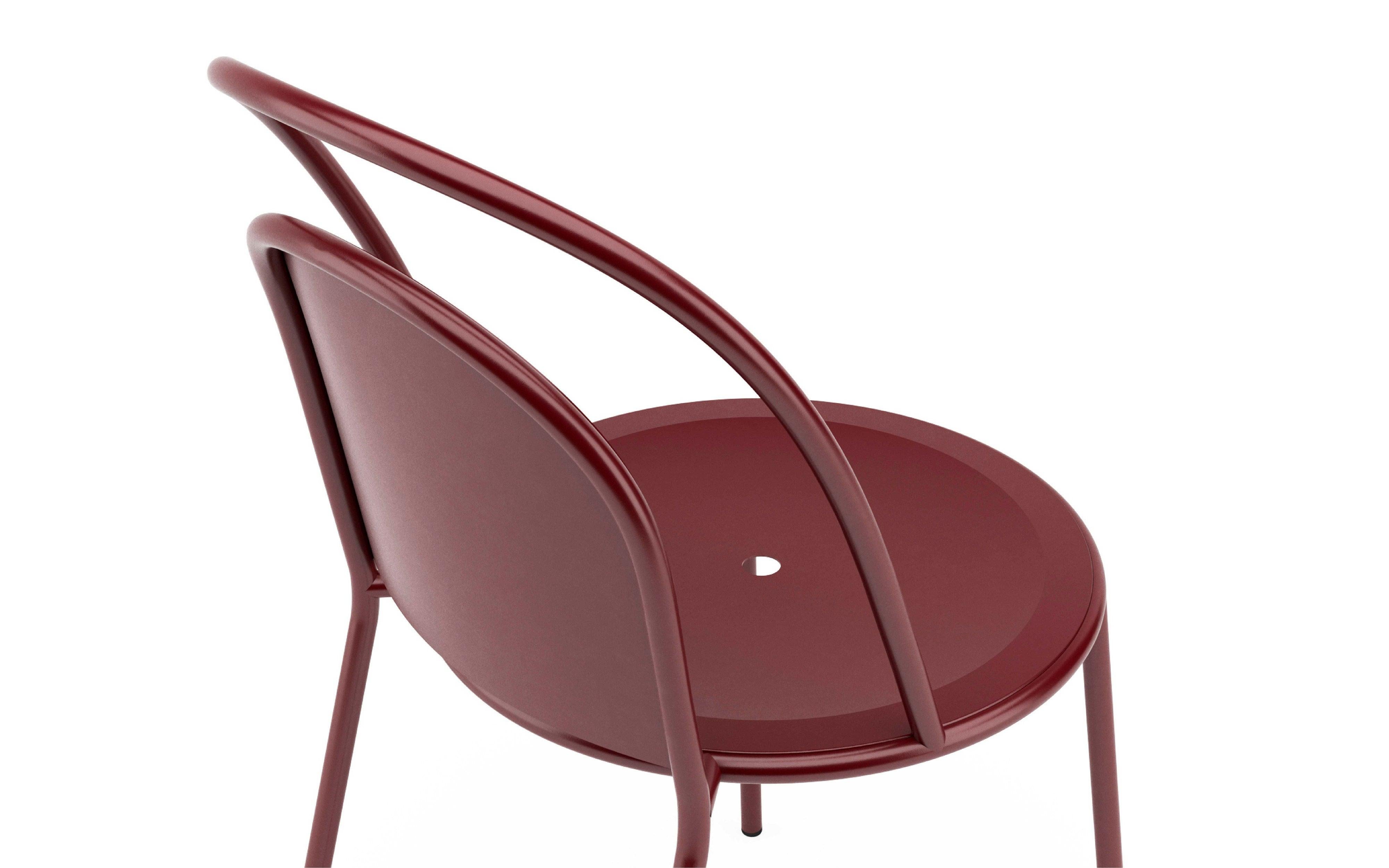 Das Design des Dune-Stuhls basiert auf der sich wiederholenden Form des Bogens, architektonisch und mathematisch. Dieser Stuhl hat eine elegante und leichte Ästhetik und ist sowohl für den Innen- als auch den Außenbereich geeignet. Entworfen von