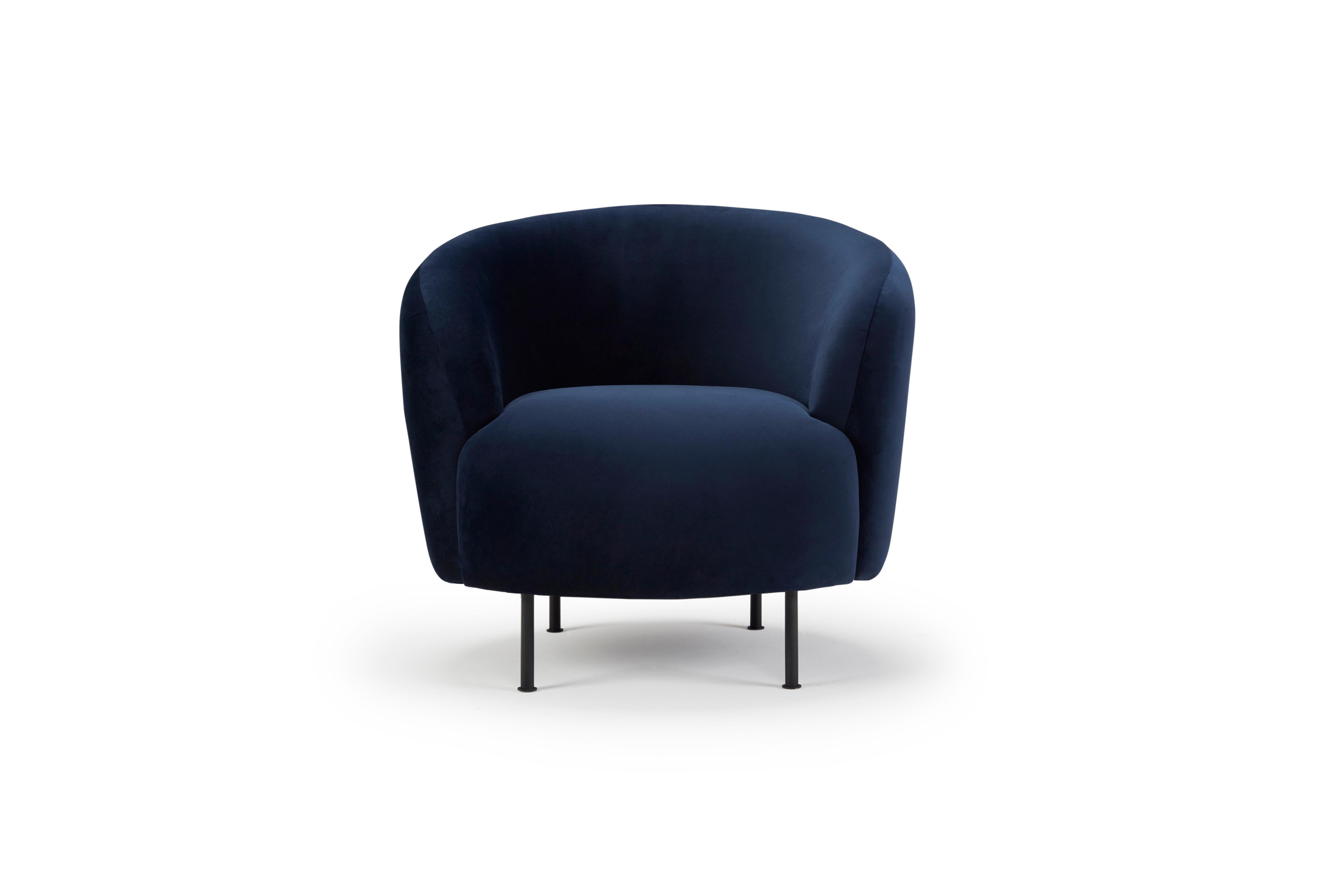 Luscious in its proportions but low key in terms of profile, the Glover is an OEM chair that is perfect for break out spaces and equally functional within hospitality as much as it is within a workplace setting.

Material - Black Metal Round Leg