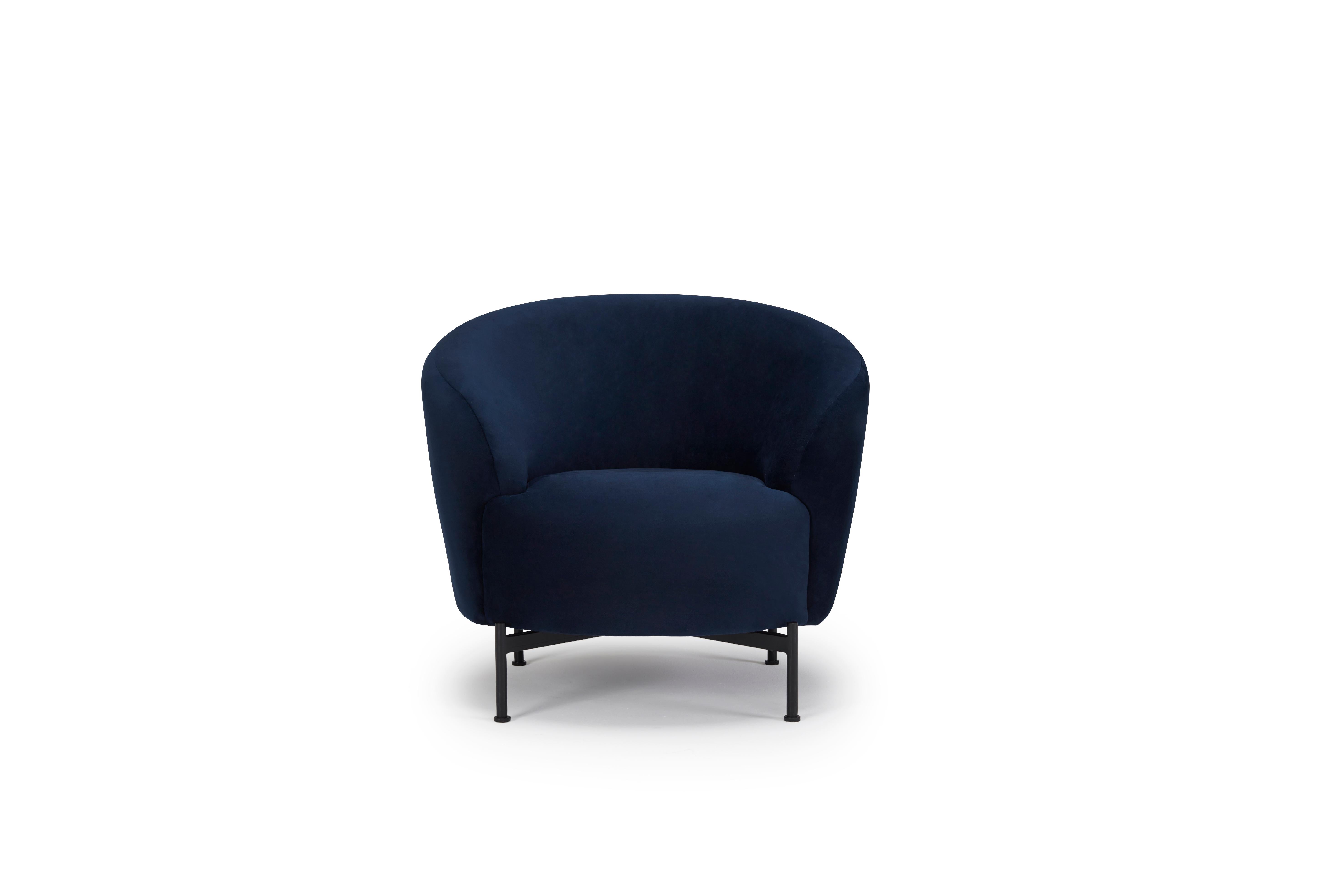 Luscious in its proportions but low key in terms of profile, the Glover is an OEM chair that is perfect for break out spaces and equally functional within hospitality as much as it is within a workplace setting.

Material - Black Metal XBase Leg