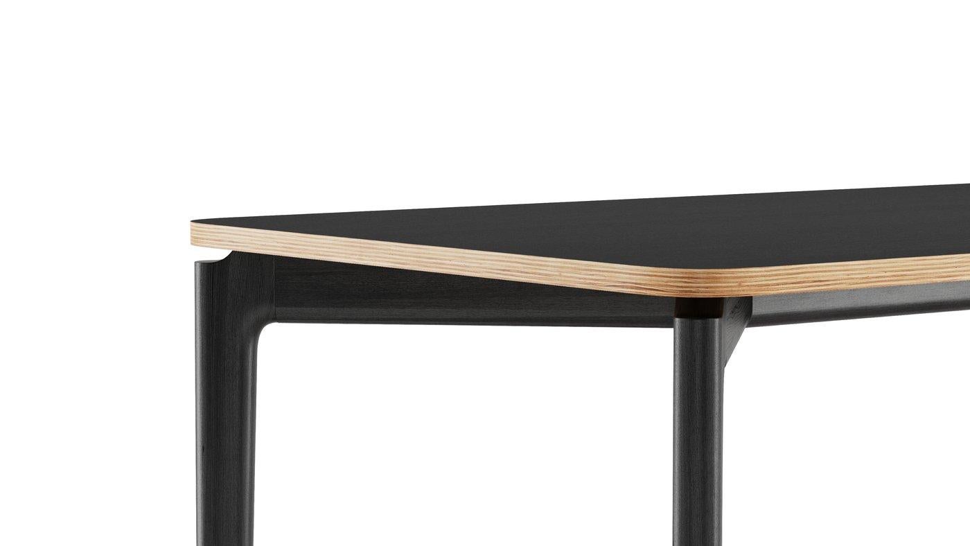 The Kensington table offers exquisite handwriting and precise detailing of the aesthetic within its collection. Elegant joinery and attention to fine detail adds to this family. Designed by Faudet-Harrison, a London-based design partnership between