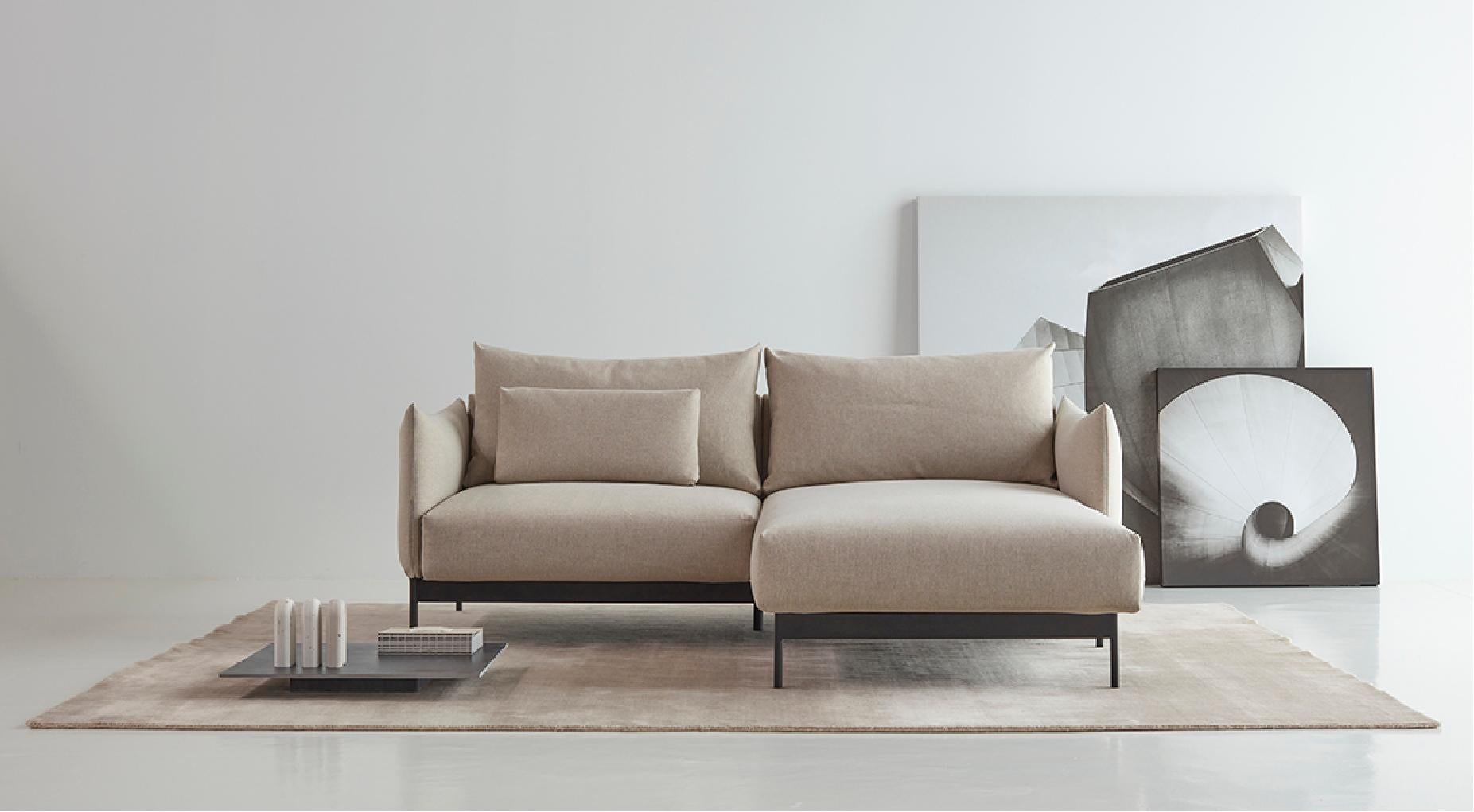 The Leyi Chaise+1 embodies sustainable design principles with its contemporary elegance. This meaningful OEM product offers practicality and exceptional comfort, ensuring a long life-cycle. Its removable and washable covers facilitate effortless