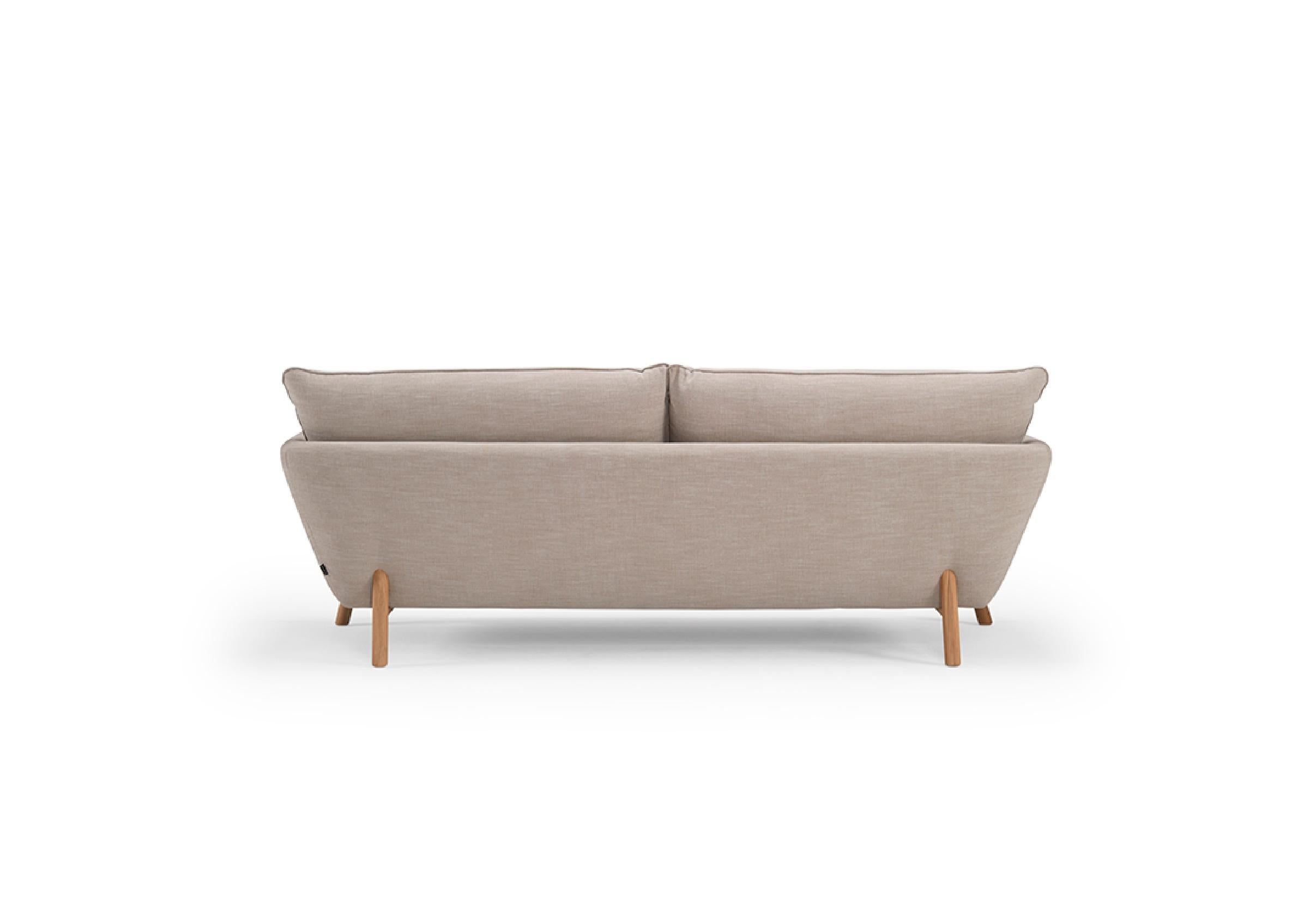 Hayche Nave 2 Seater Sofa - Brown, UK, Made to Order In New Condition For Sale In Liverpool, GB