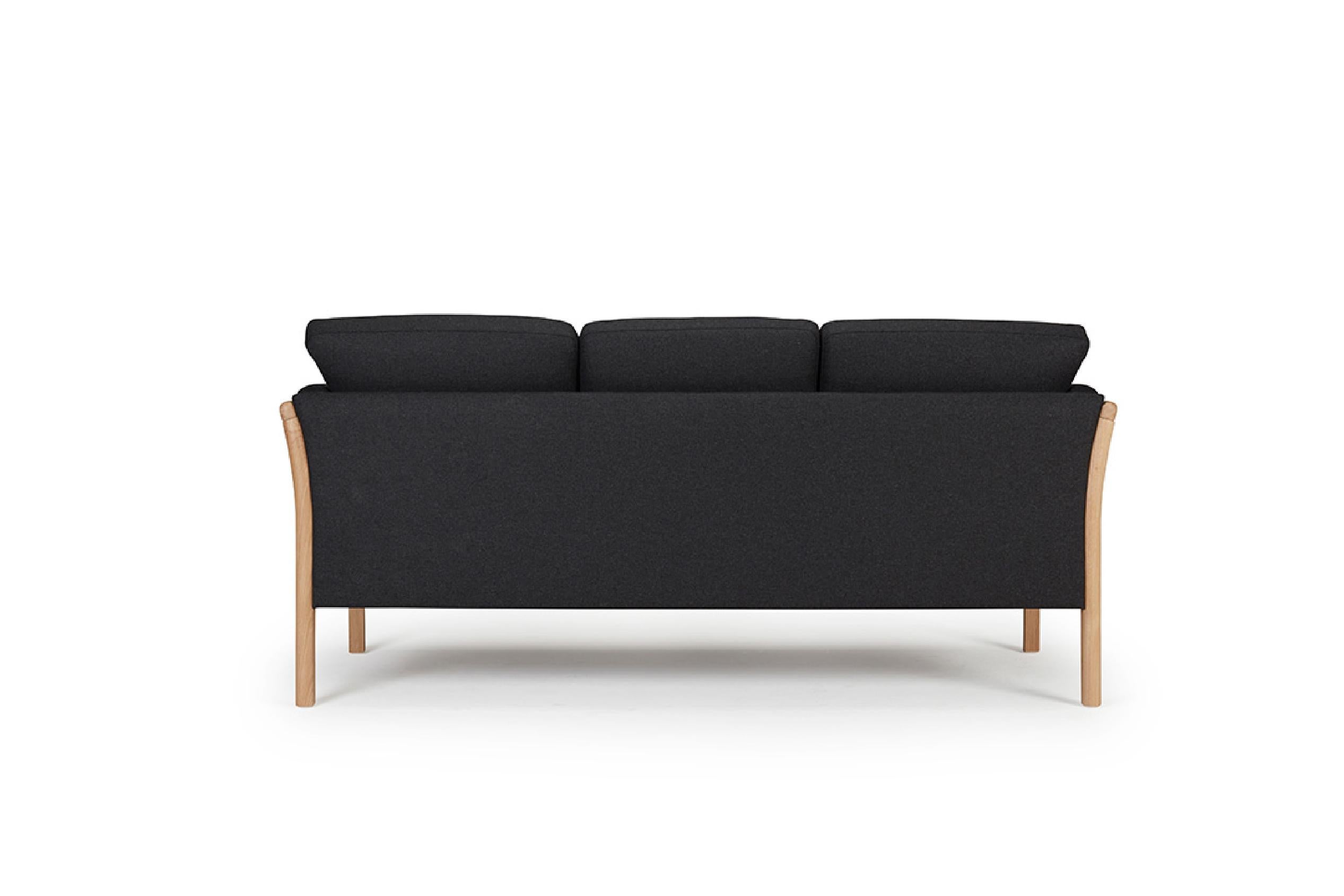 Modern  Hayche Oscar 3 Seater Sofa - Black, UK, Made to Order For Sale