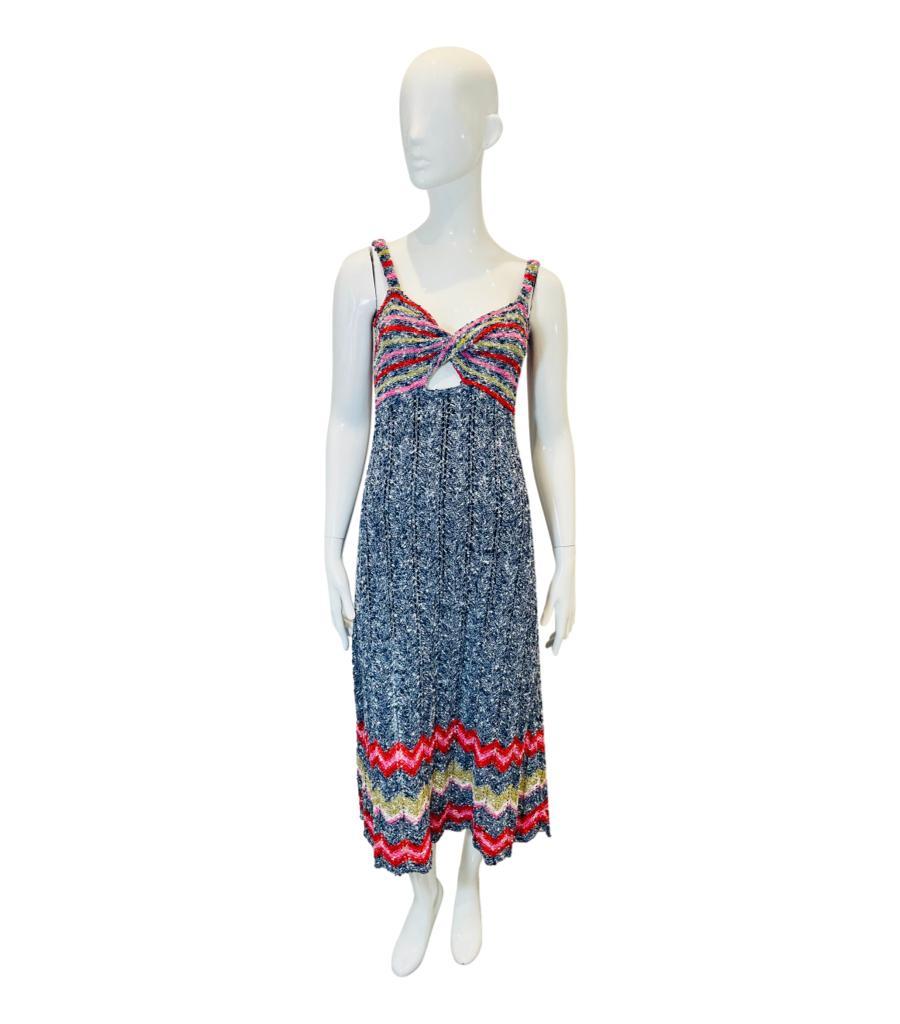 Hayley Menzies Boucle Cotton Blend Summer Dress
Navy long dress designed with multicoloured striped pattern to the top and zig-zag detailed hem.
Featuring spaghetti straps and twist neckline with cut-out accent. Rrp £330
Size – S
Condition – Very