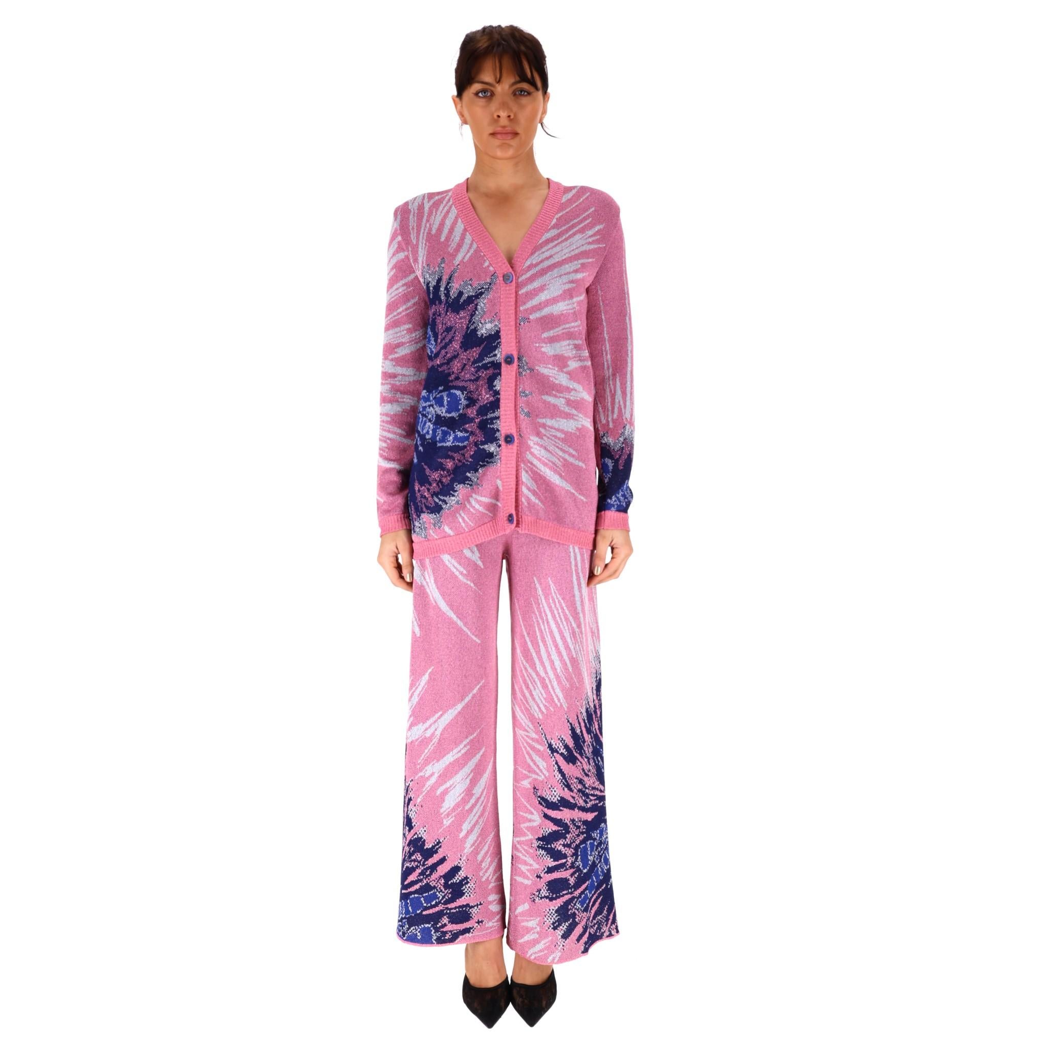 Hayley Menzies Metallic Tie Dye Knitted Cardi Top & Matching Culottes

Jacquard style with metallic knits matching set, v neck cardigan with button up closure and matching elasticated waist cropped wide trousers

Rrp £800

Size - XS

Condition -