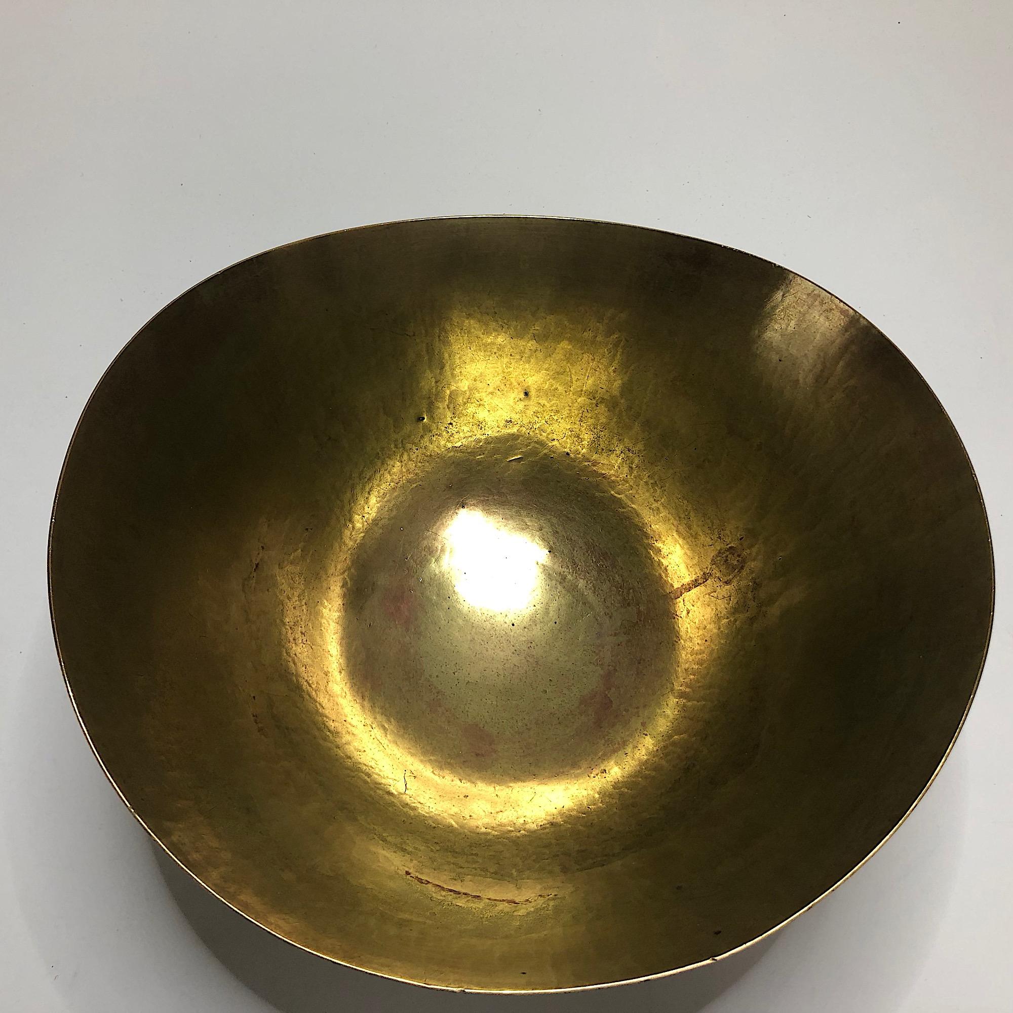 20th Century Hayno Focken Footed Bowl Hammered Brass Bauhaus For Sale