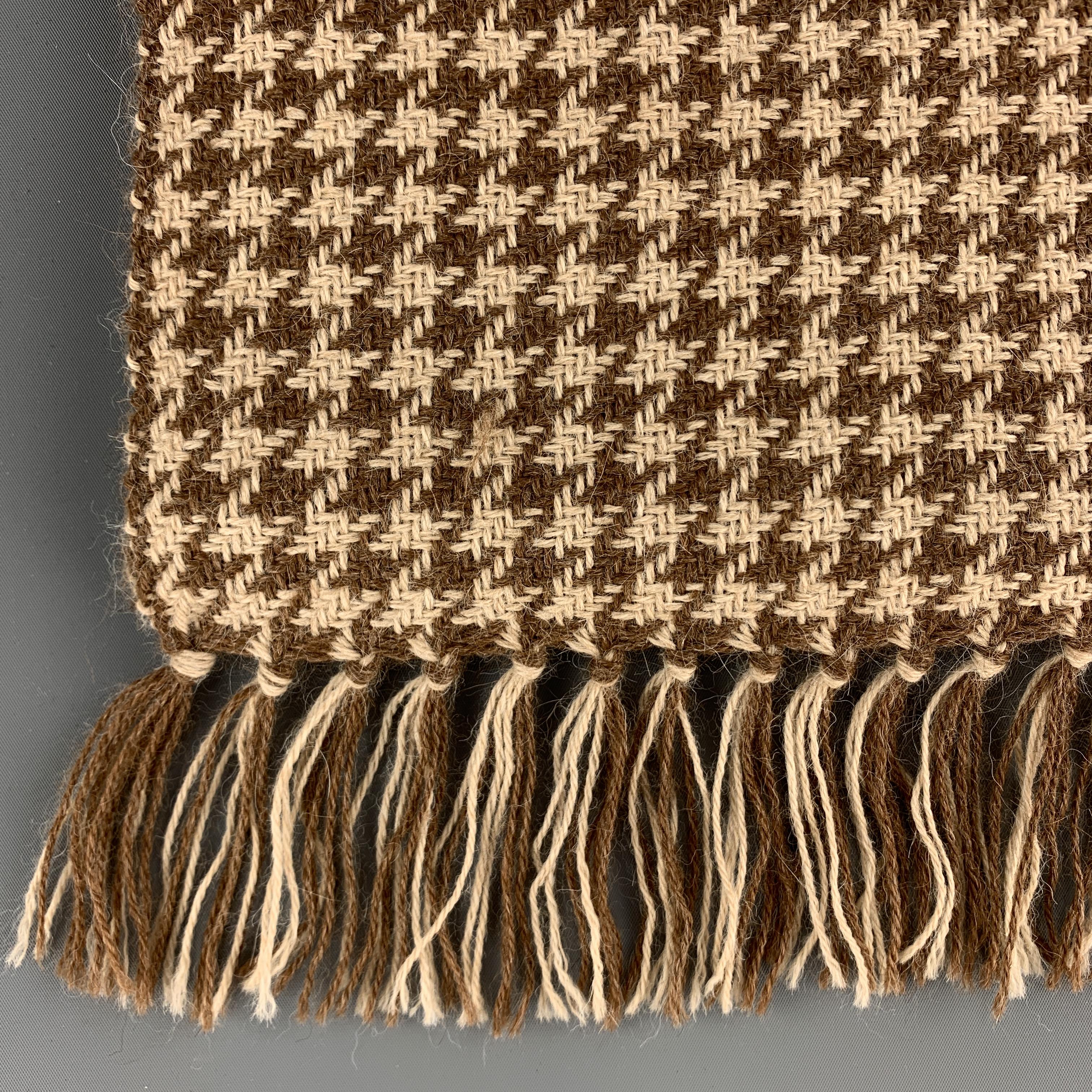HAYWARD LONDON scarf comes in beige and brown houndstooth pattern woven alpaca with three and a half inch fringe. Made in Ireland.

Excellent Pre-Owned Condition.

57 x 12 in.