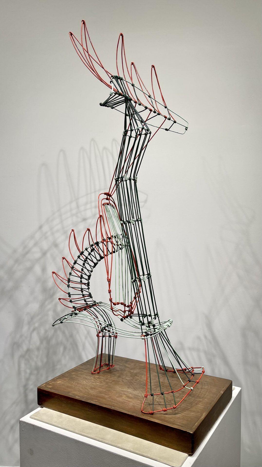 Figurative Sculpture Hayward Oubre - "Le plateau" Oubre Hayward, sculpture en fil de fer peint, artiste noir
