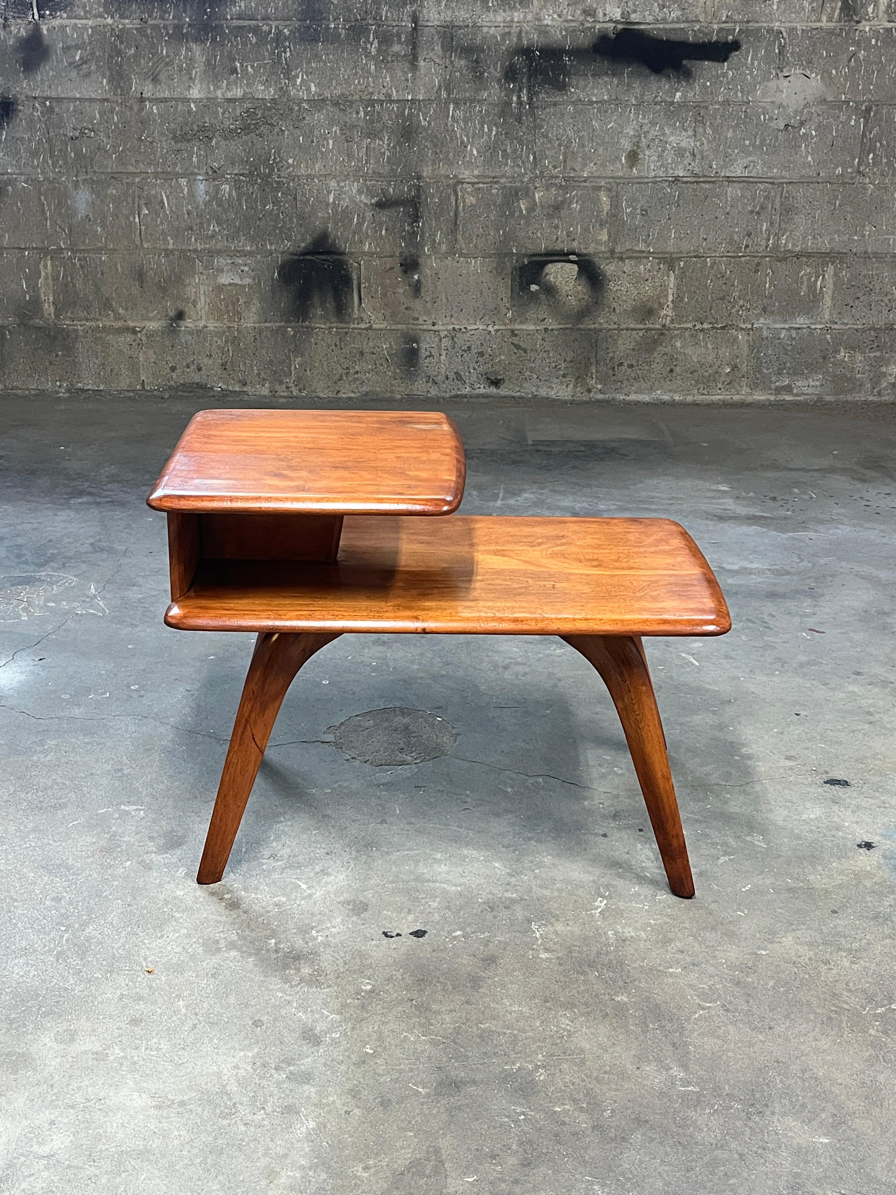 Beautiful maple wood Mid Century 2 tier Heywood Wakefield end table 1960s (Signed). Featuring a smaller top tier with a recessed base for a “floating” look. The splayed legs give this table the popular mid century modern look and feel. A great