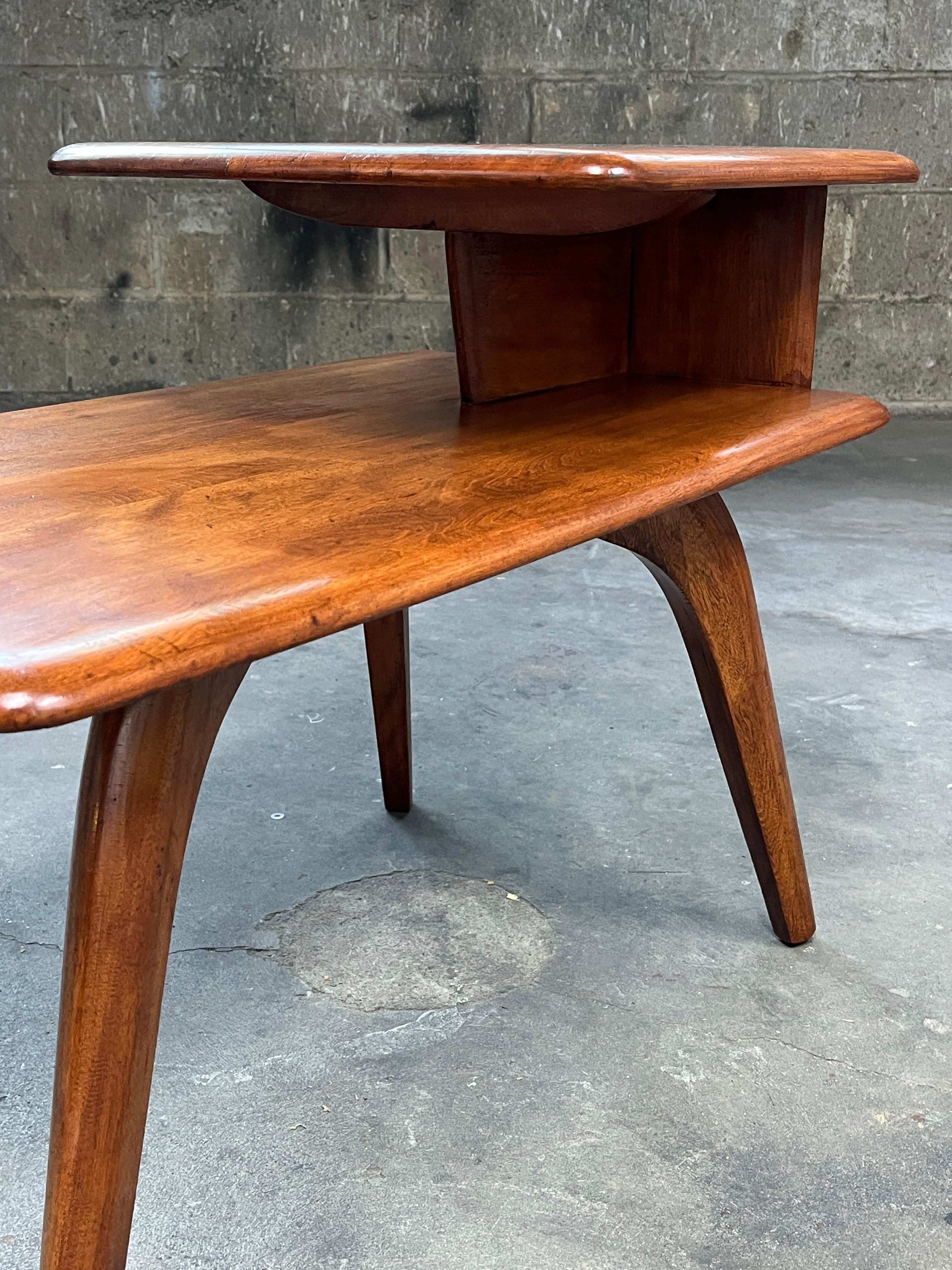 Haywood Wakefield 2 Tier Maple Wood Side Table 1960s (Signed) In Good Condition For Sale In Brooklyn, NY